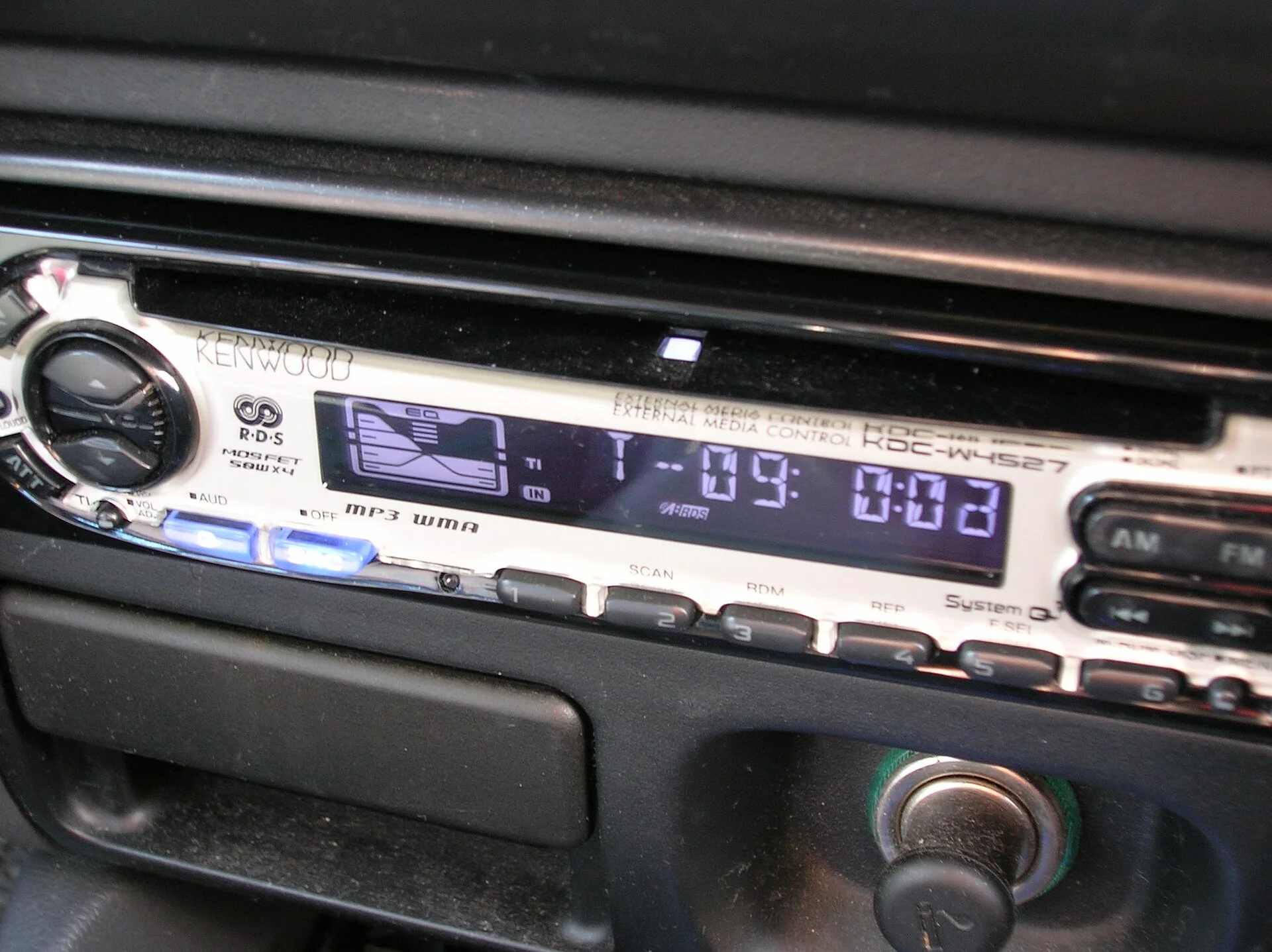 Bluetooth Car Adapter vs FM Transmitter: Which Is Better?