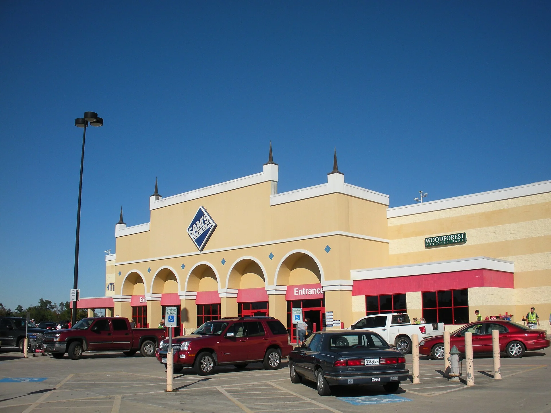 Cars parked in a Sam's Club parking lot