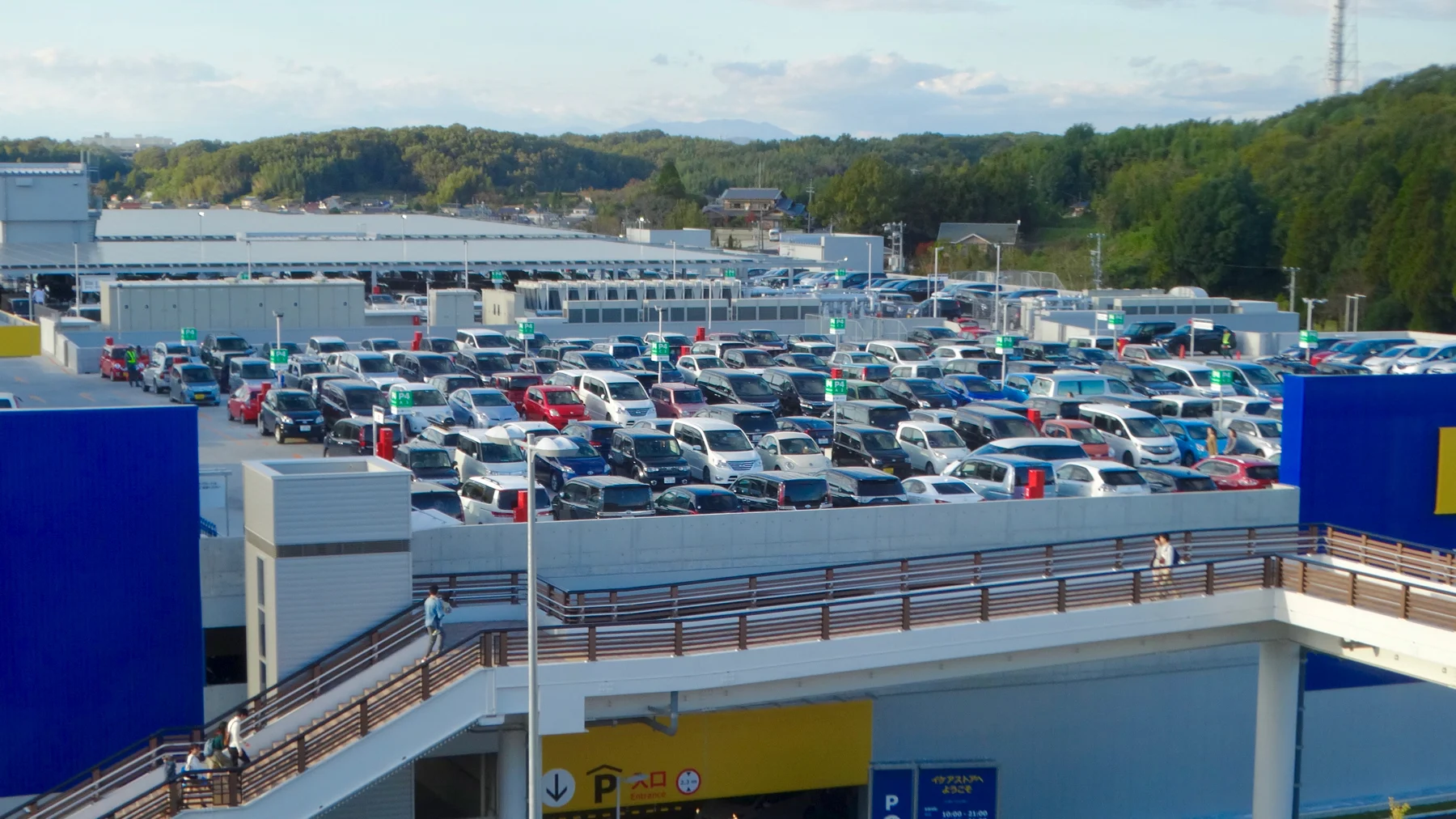 A full multi-level IKEA parking lot (Nagakute)