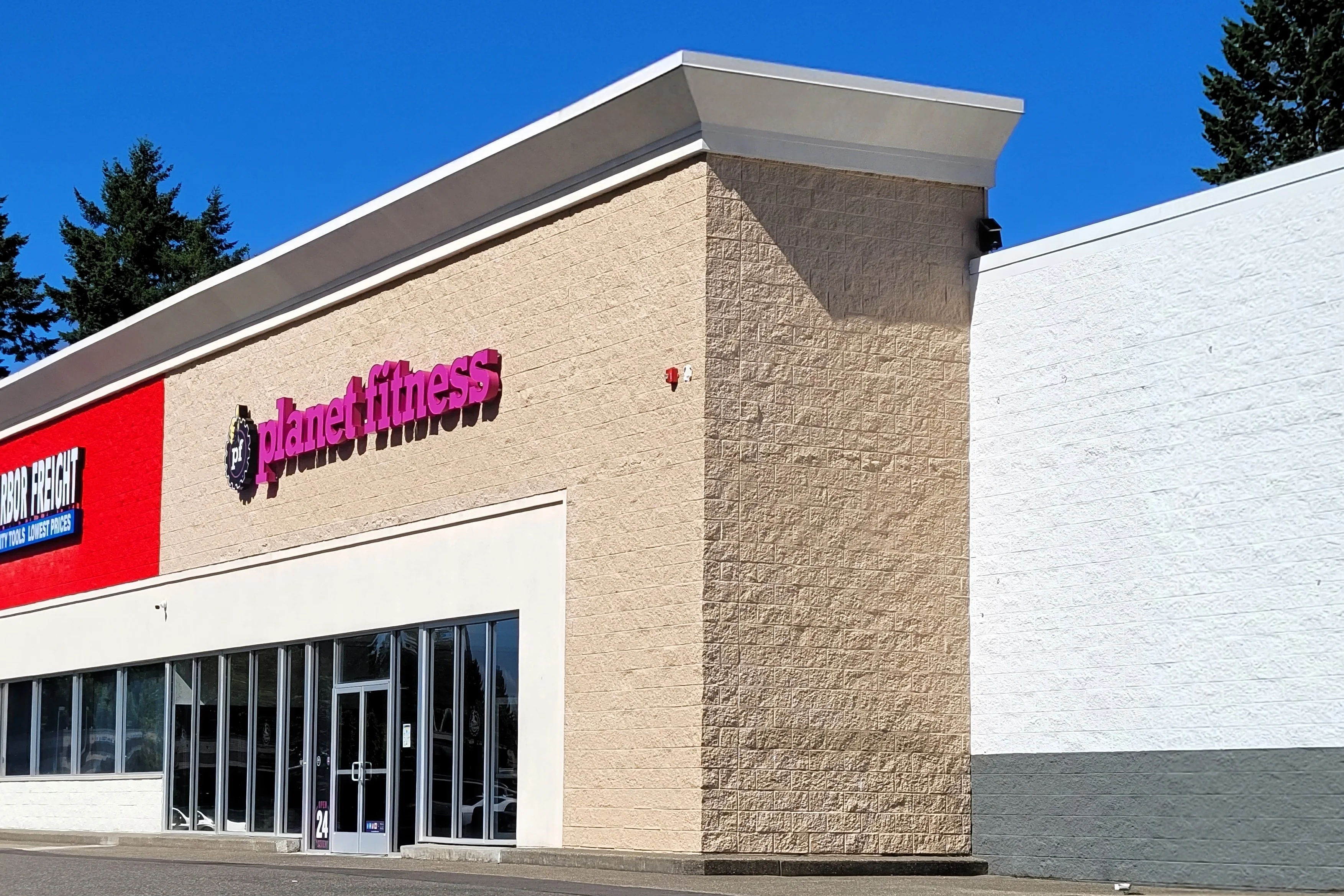 Can You Sleep in Your Car at Planet Fitness Overnight?