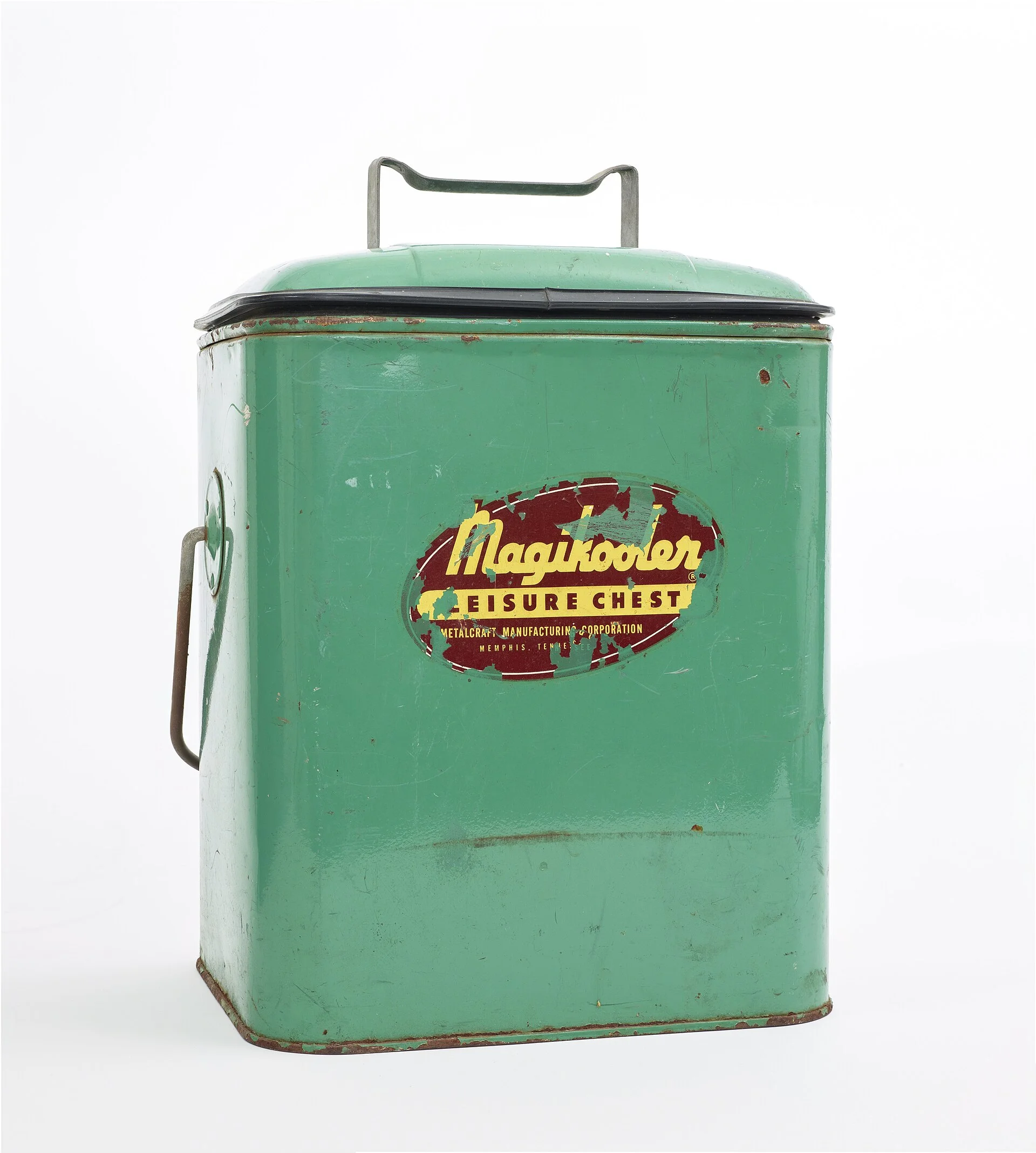 Car Refrigerator Freezer vs. Traditional Coolers: Which is Best for Your Road Trip?