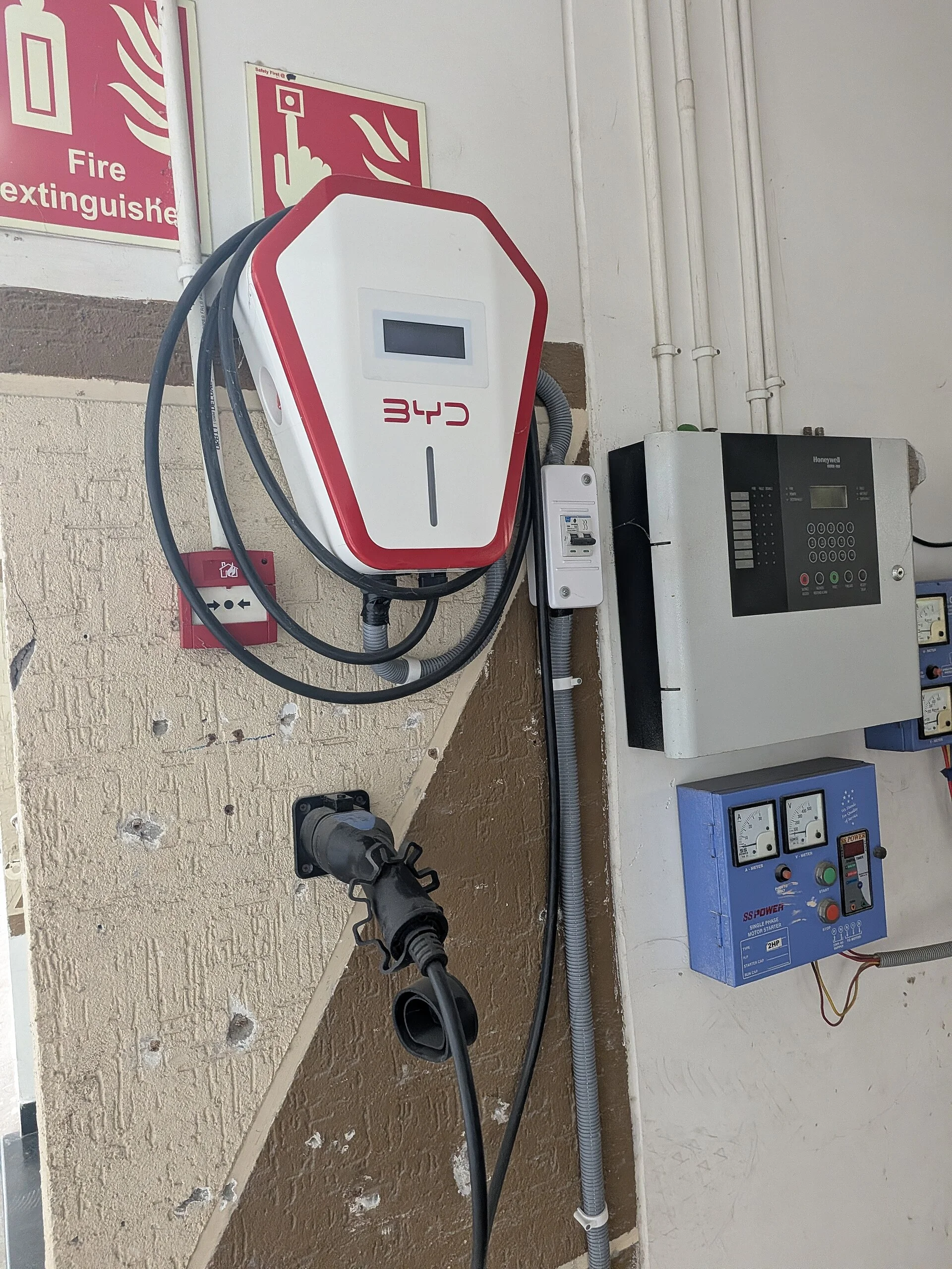 How to Choose the Right Battery Charger Maintainer for Your Car Camping Needs