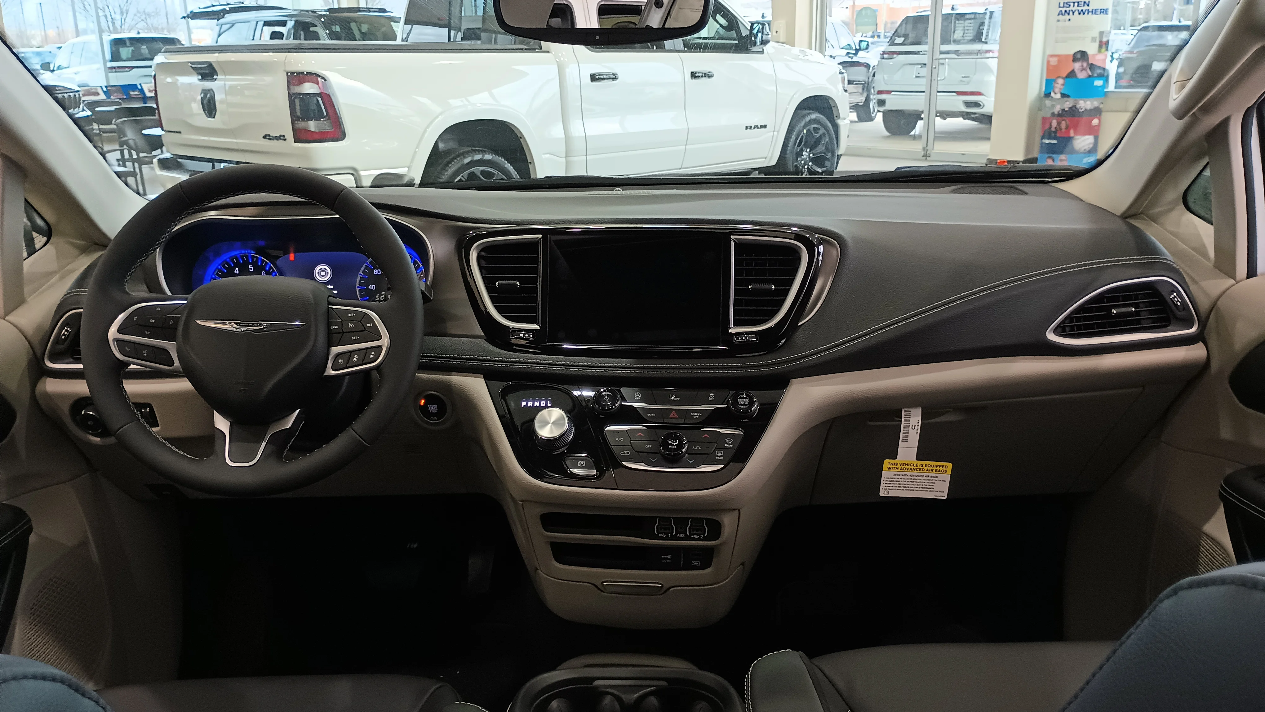 2022 Chrysler Pacifica interior