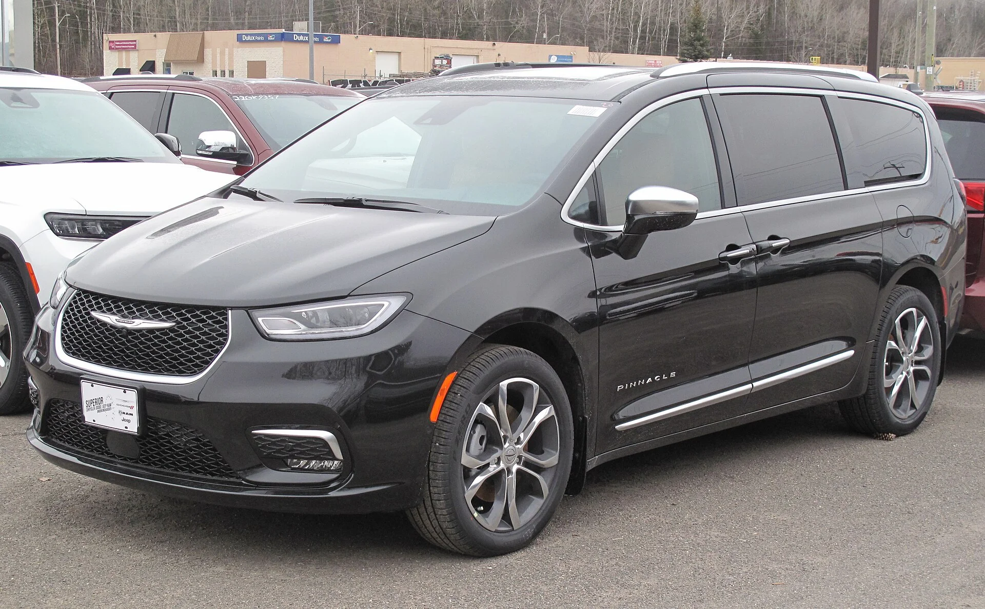2022 Chrysler Pacifica Pinnacle in Brilliant Black Crystal Pearl, Front Left, 04-18-2022