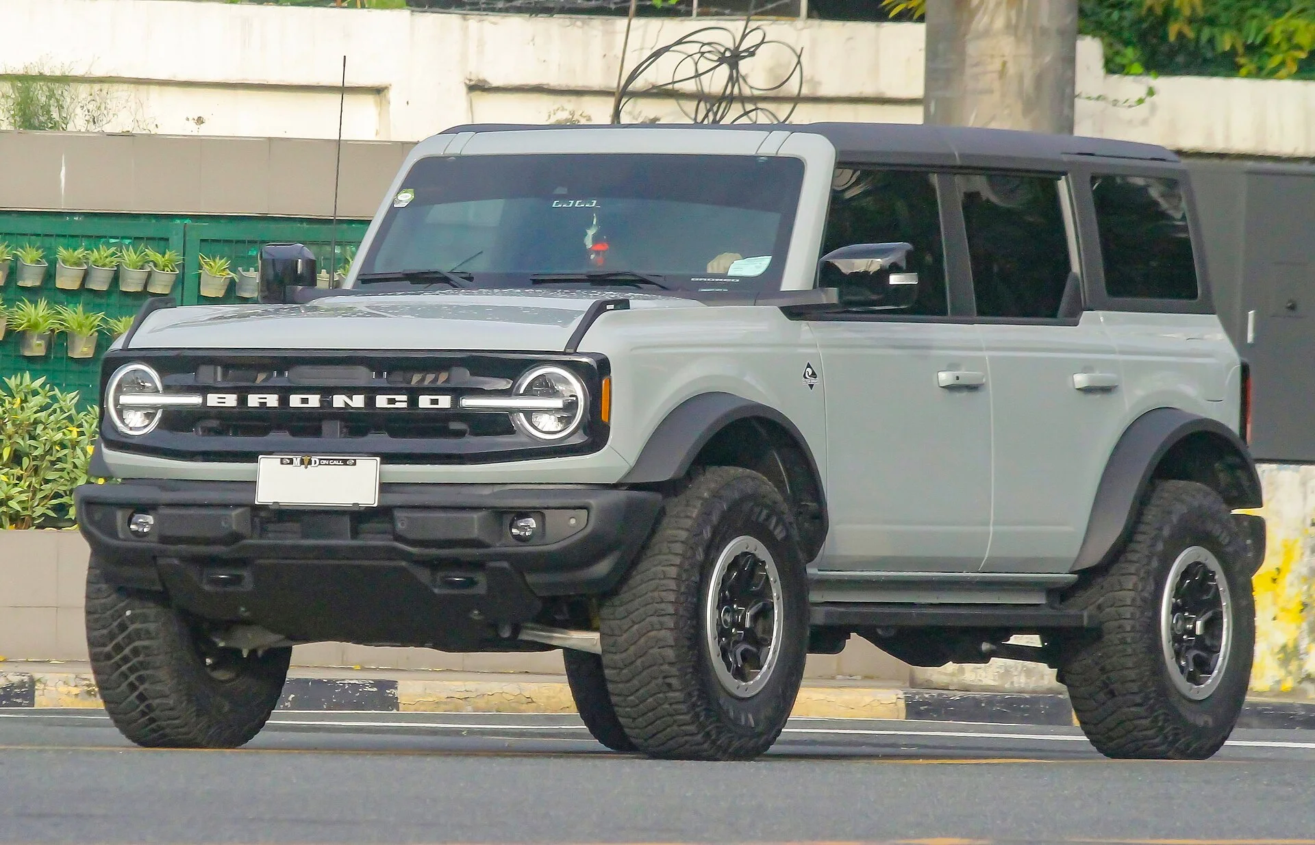 Ford Bronco U725 Outer Banks Sasquatch Cactus Gray