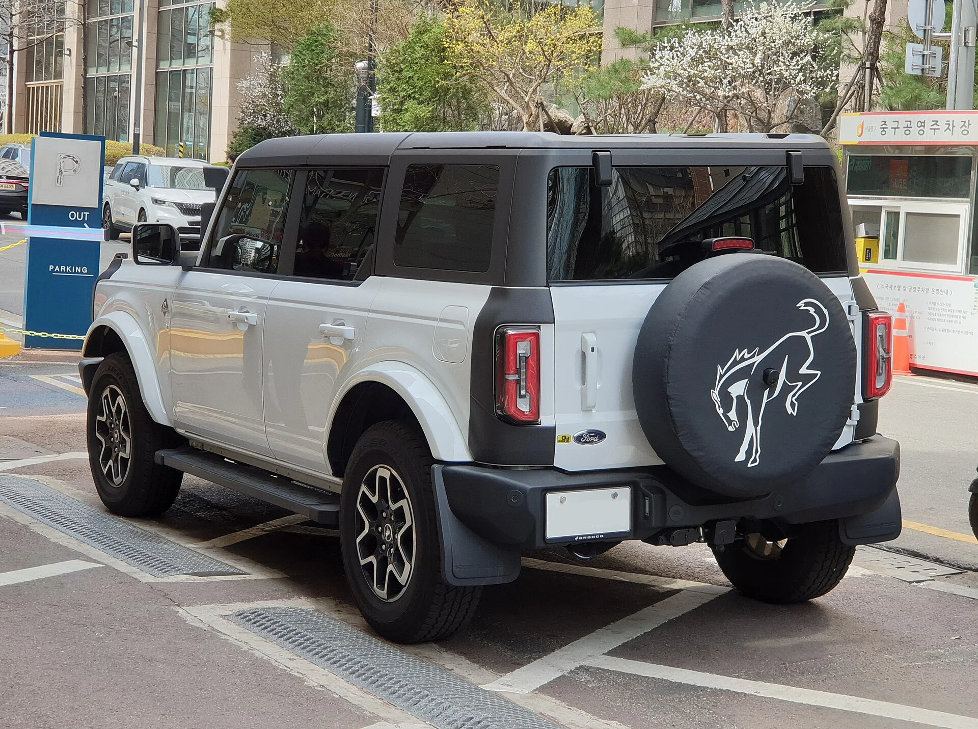 Silver Ford Bronco Outer Banks four-door, rear with the spare tire