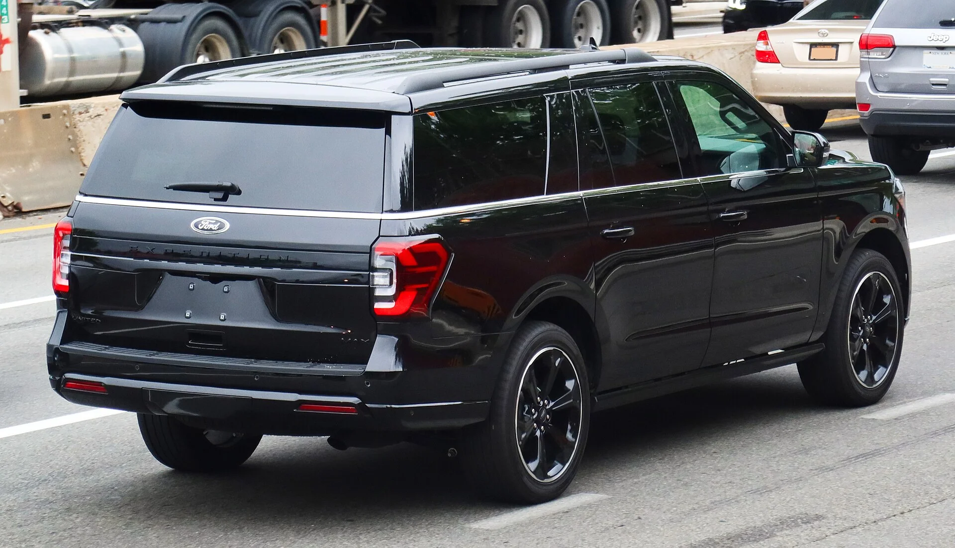 Ford Expedition Max — a 2022 Expedition facelift, rear view