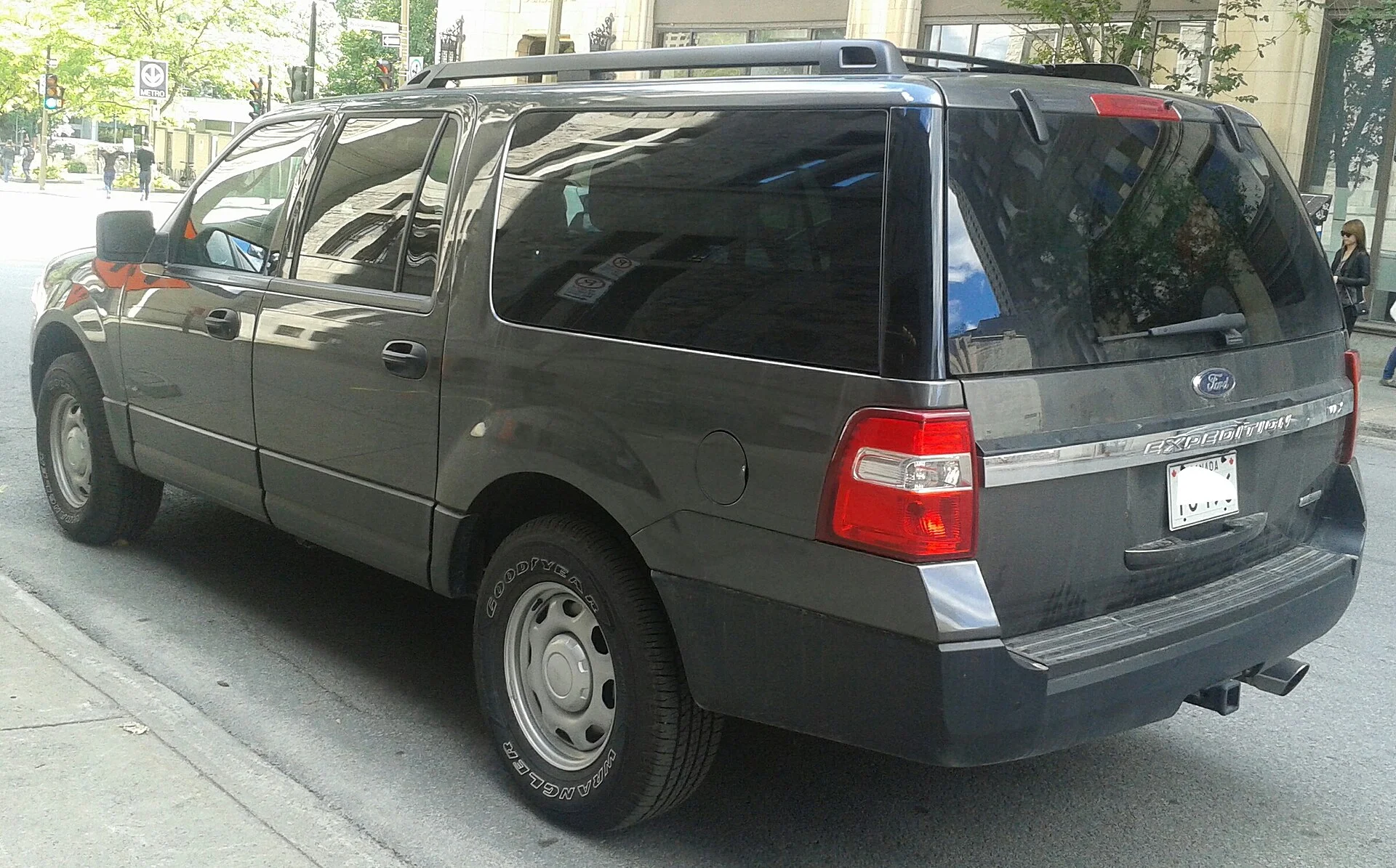 Ford Expedition Max -- Rear