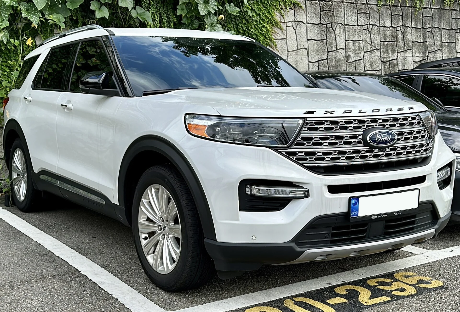 Ford Explorer — a 2020 sixth-generation Explorer with factory roof rails