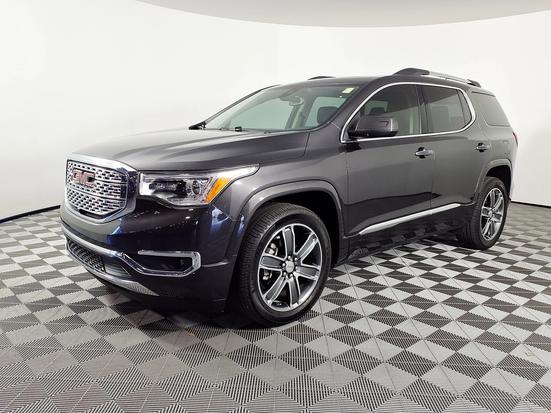 17 GMC Acadia Denali