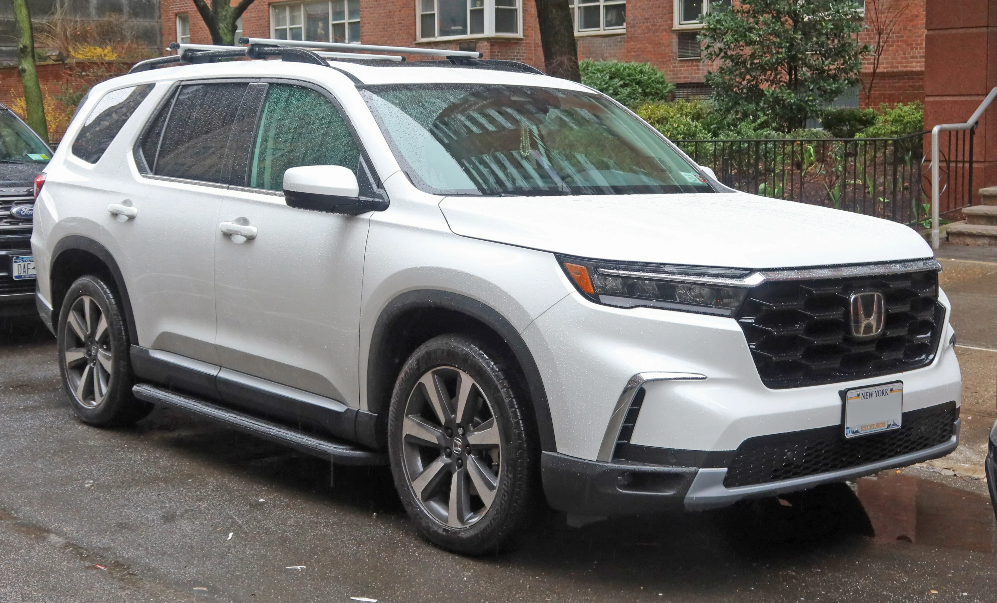 2023 Honda Pilot Touring, front