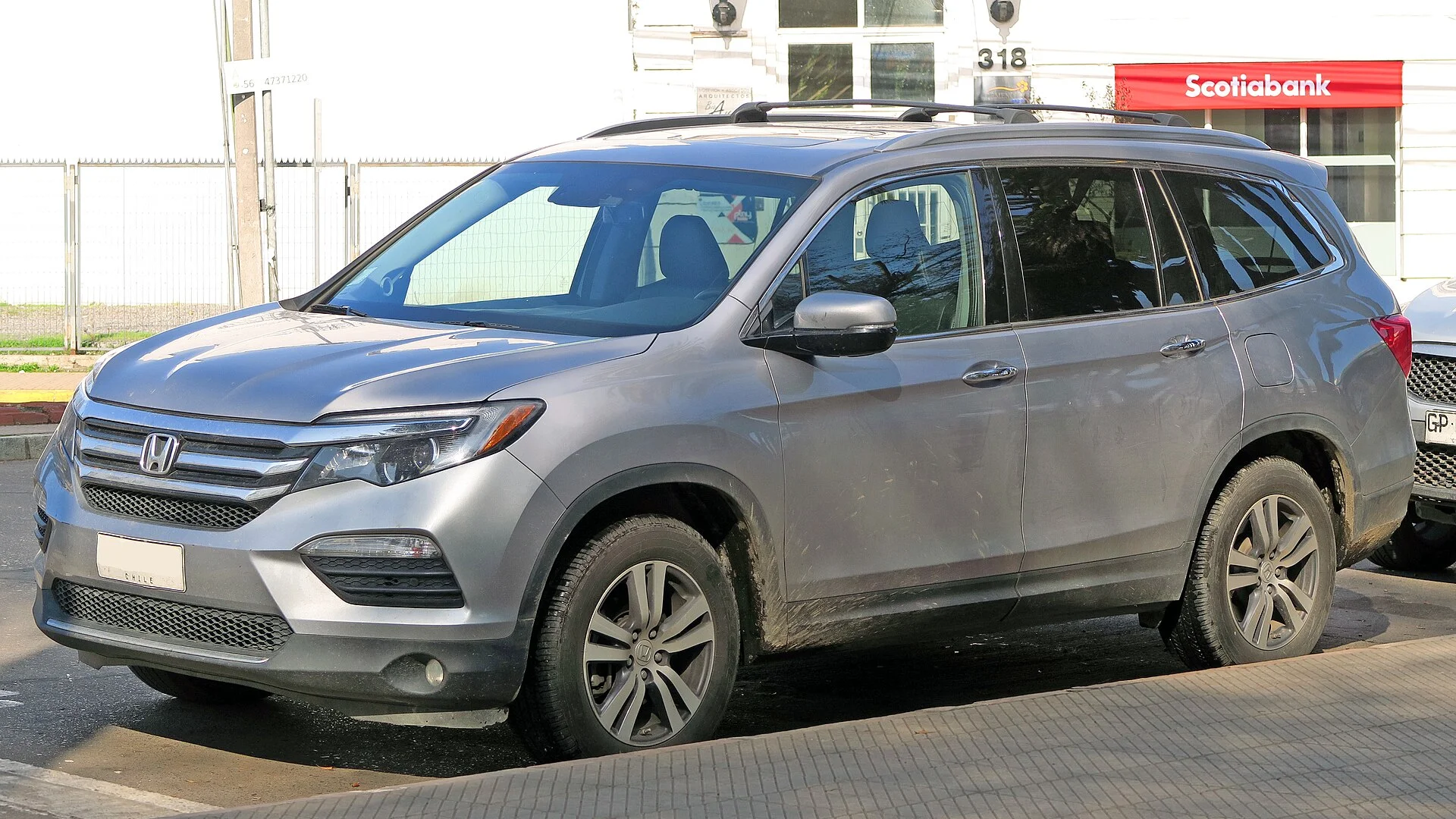 Honda Pilot Elite — a silver 2019 (previous-generation) Pilot, front three-quarter view