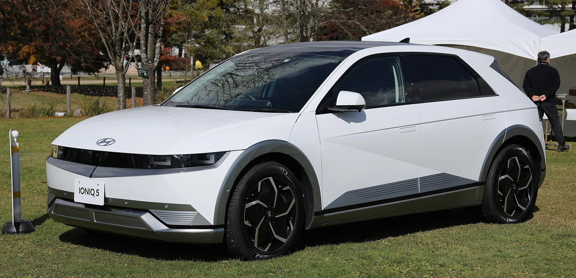 Hyundai IONIQ 5 Camping Mode: V2L Power & Flat Bed