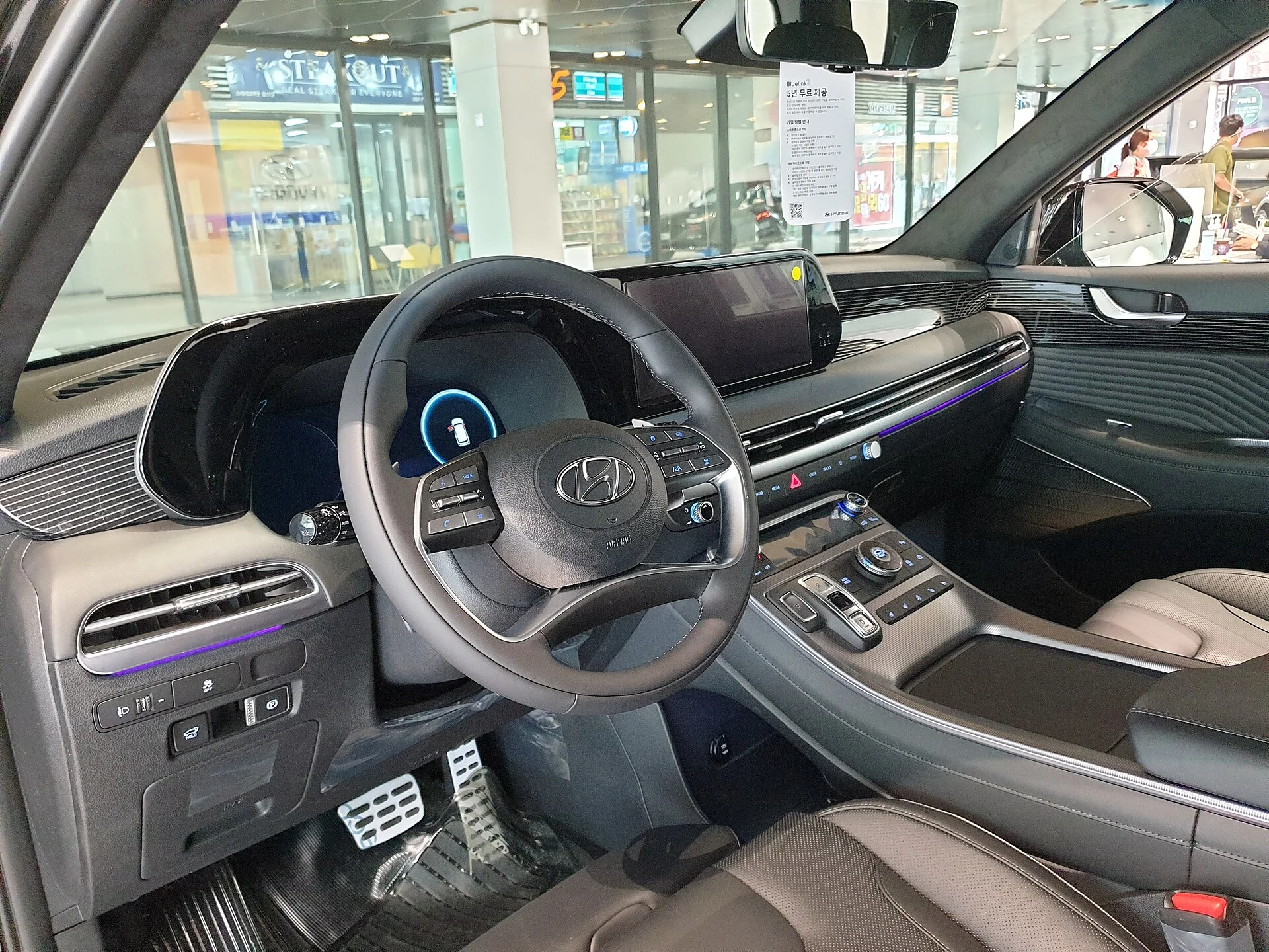 Hyundai Palisade Calligraphy — the dashboard and center console of a 2024 Palisade