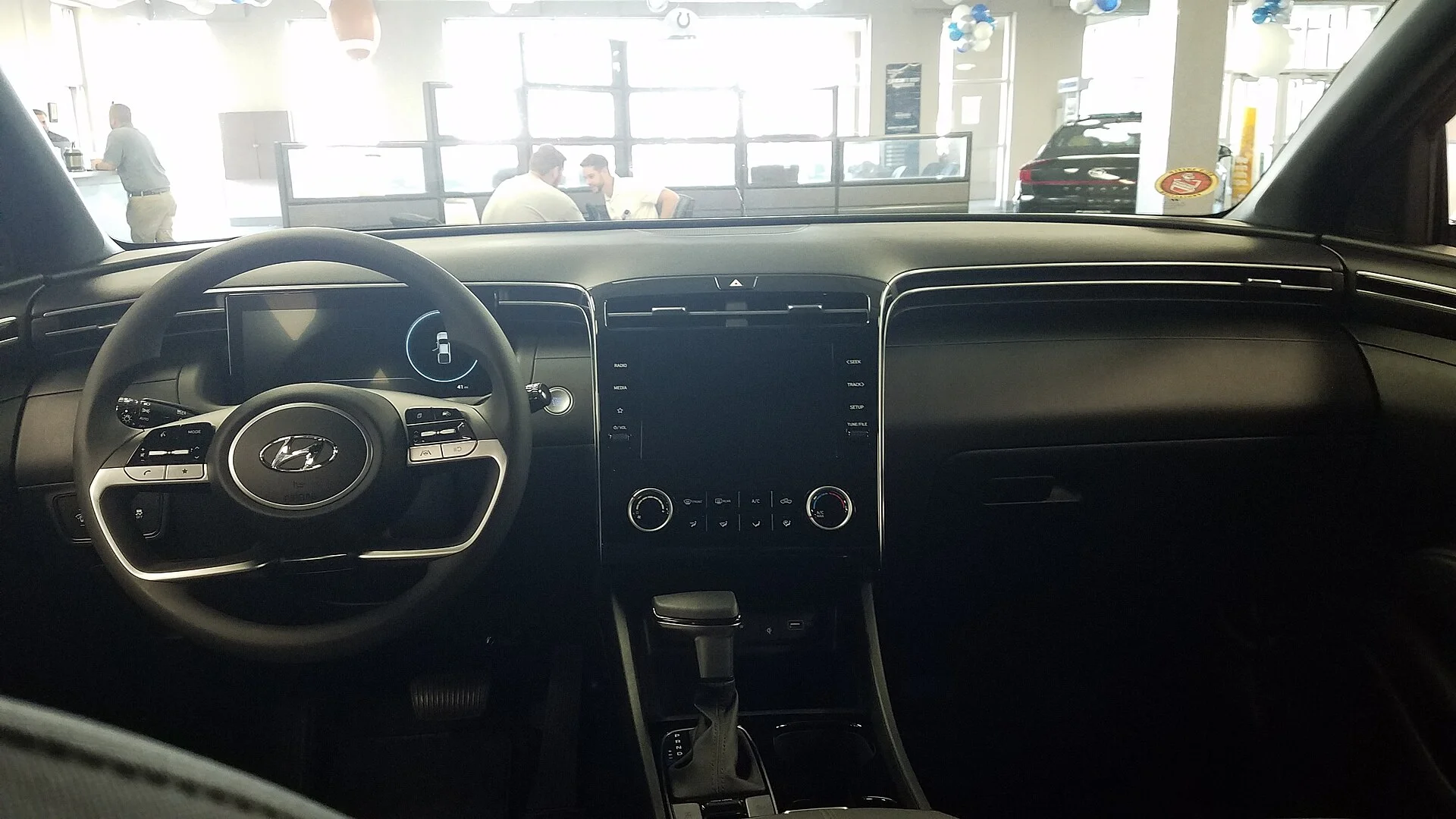 The Hyundai Santa Cruz cabin and dashboard, the interior alternative to sleeping in the open bed