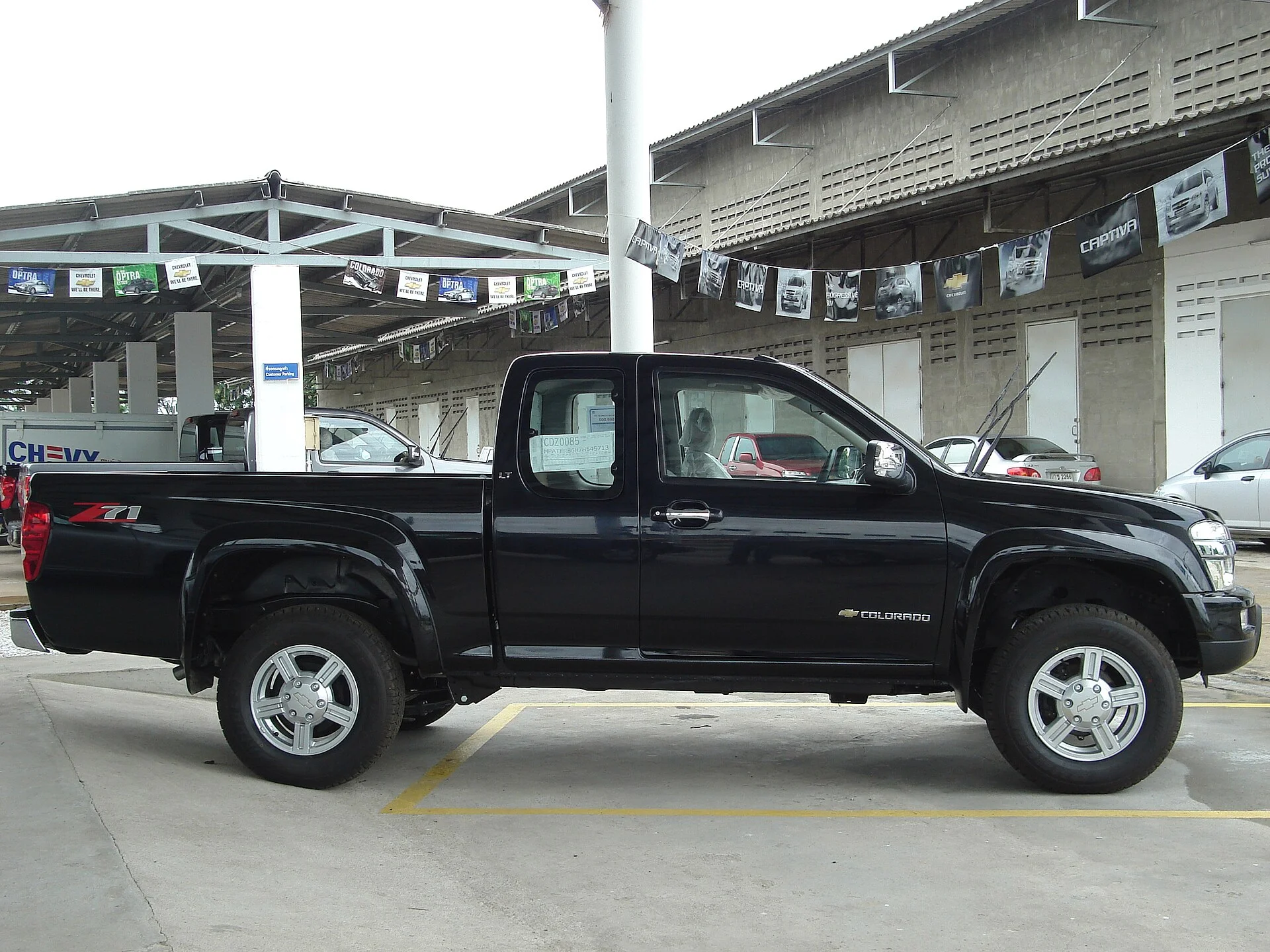 Black Chevrolet Colorado Z71 pickup, full side profile showing the COLORADO bed badge and Chevrolet bowtie on the wheels