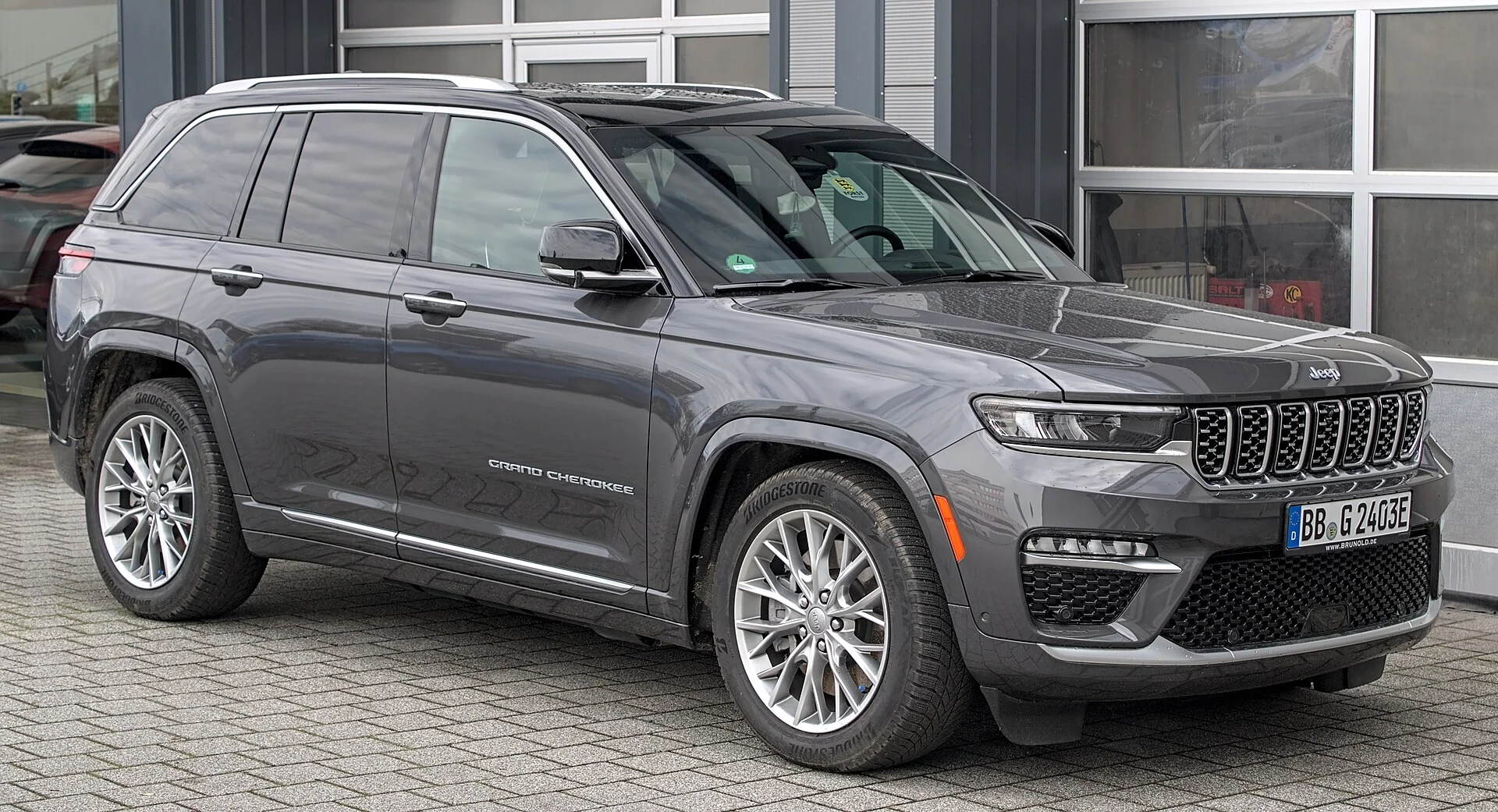 A grey Jeep Grand Cherokee, a capable winter camping vehicle