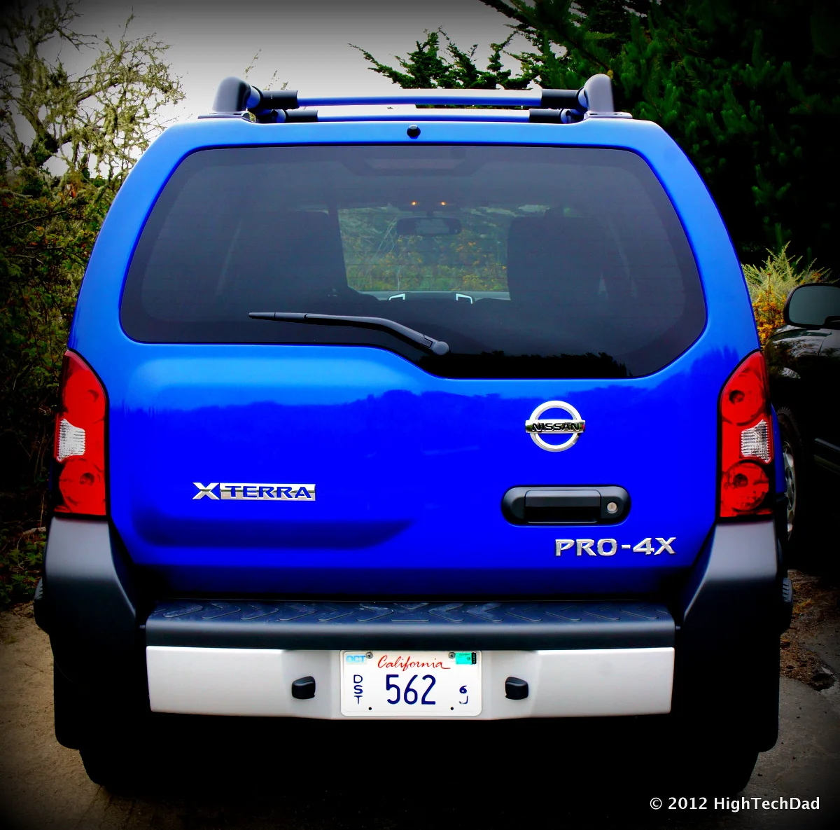 Blue Nissan Xterra Pro-4X, second generation, rear view