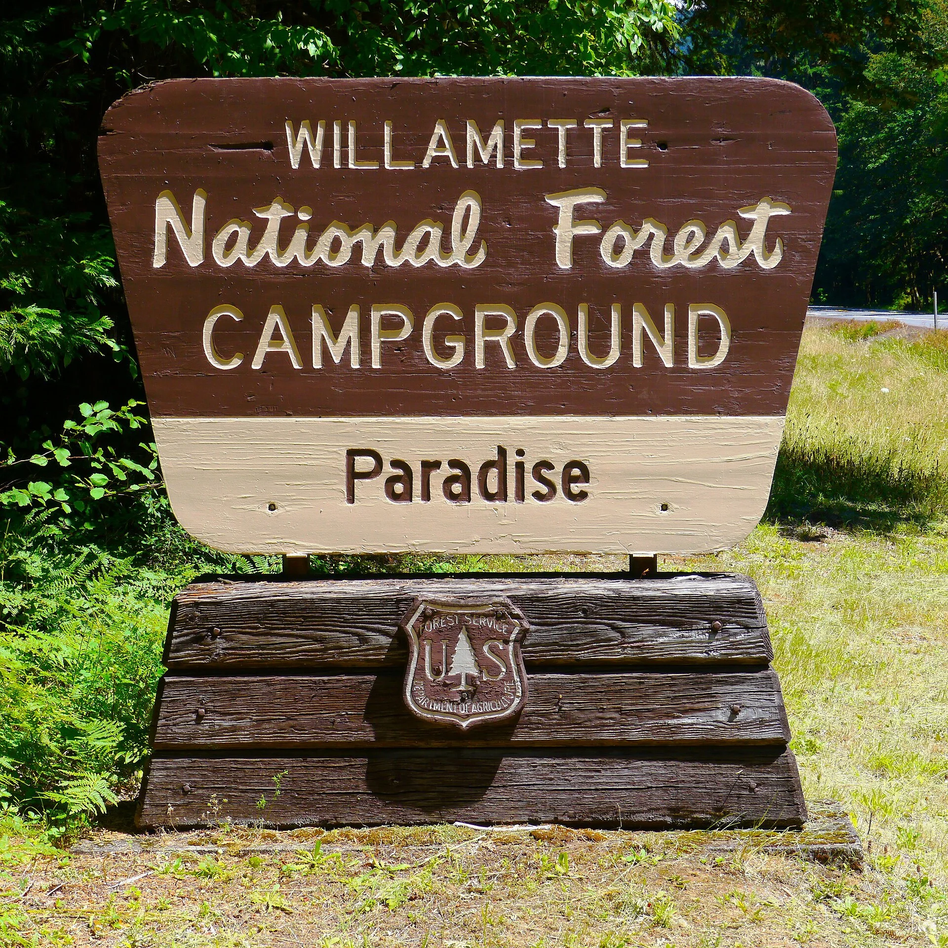 A wooden Willamette National Forest campground sign