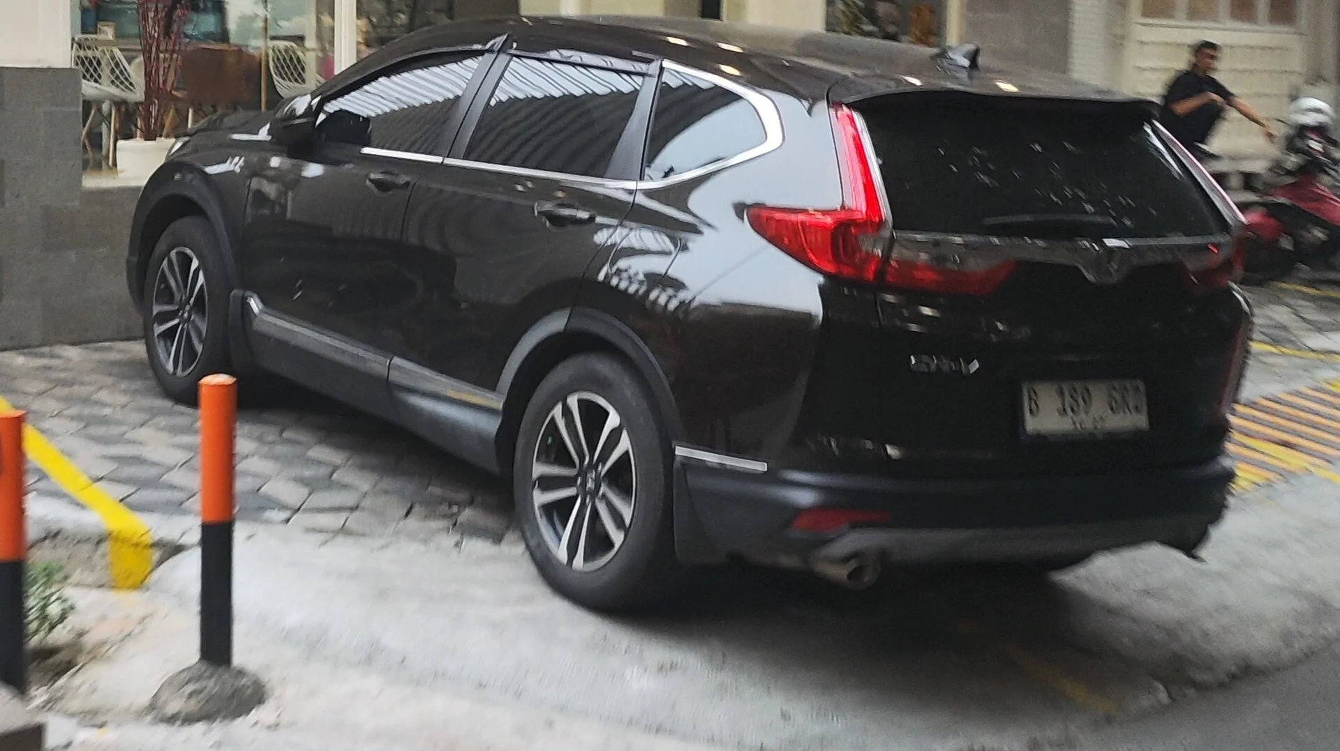 Honda CR-V (5th generation) in black, rear three-quarter view
