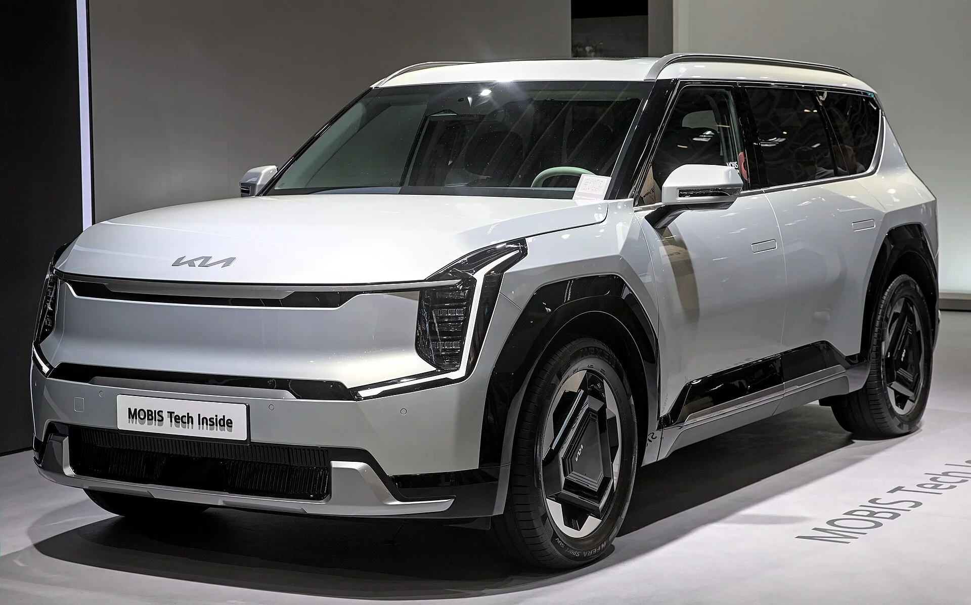 Silver Kia EV9, front three-quarter view