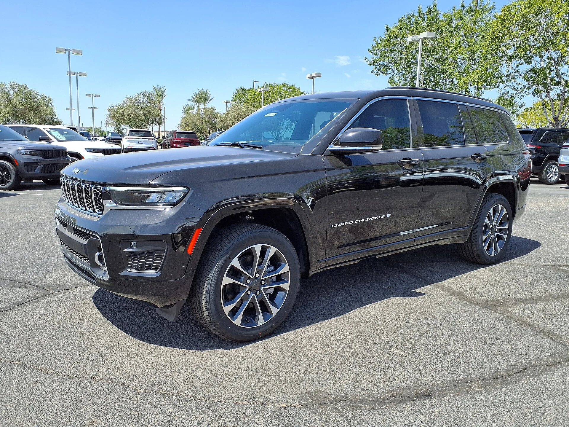 25 Jeep Grand Cherokee L Overland