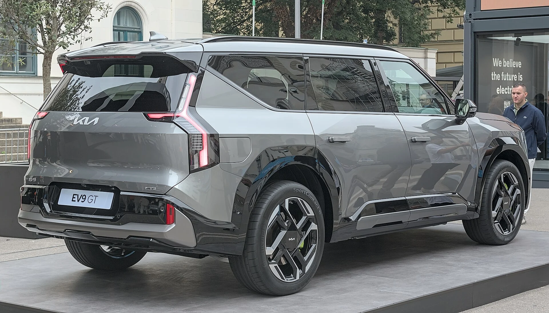 kia-ev9-vs-kia-ev6-for-car-camping-b1