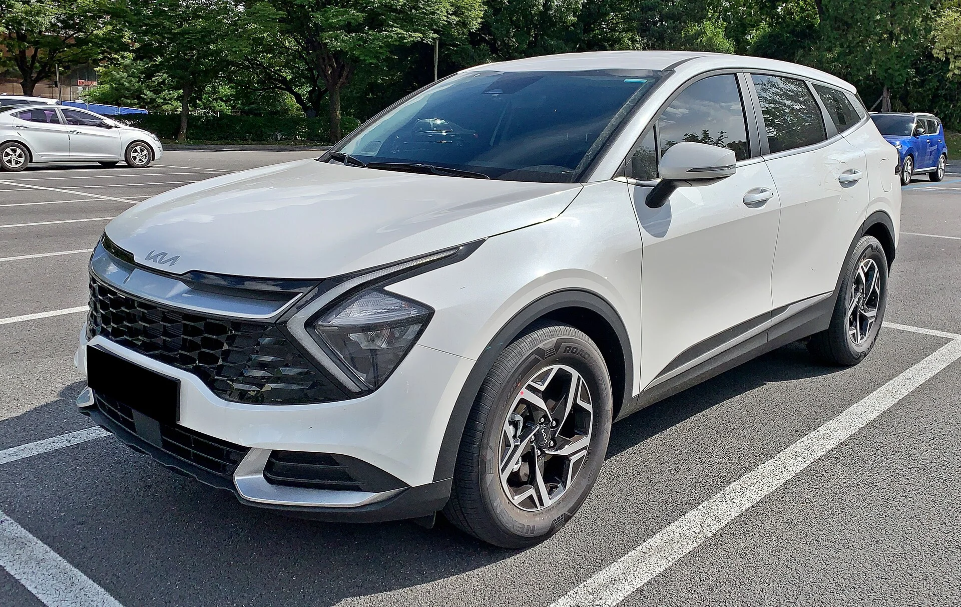 White Kia Sportage, current generation, front three-quarter view