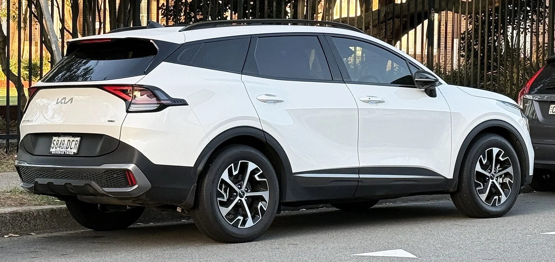 White Kia Sportage SX, current generation, rear three-quarter view