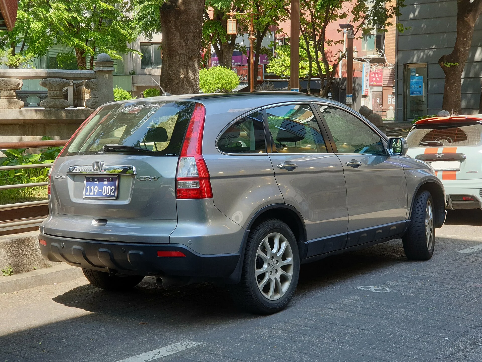 Silver Honda CR-V, rear three-quarter view