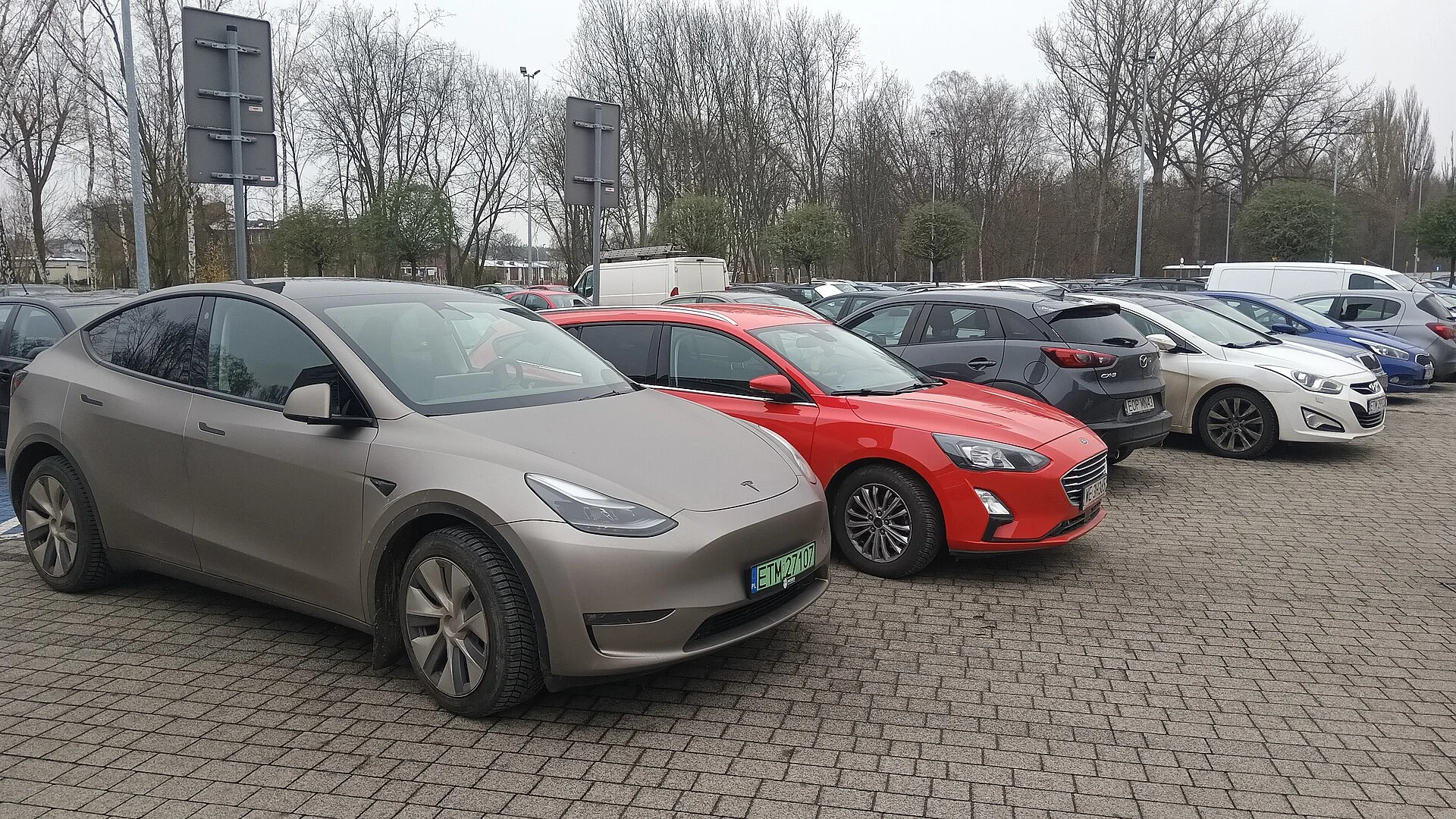 Tesla Model Y vs Model 3 for Camping: Which Is the Better Camp-Mode Bed? (2026)