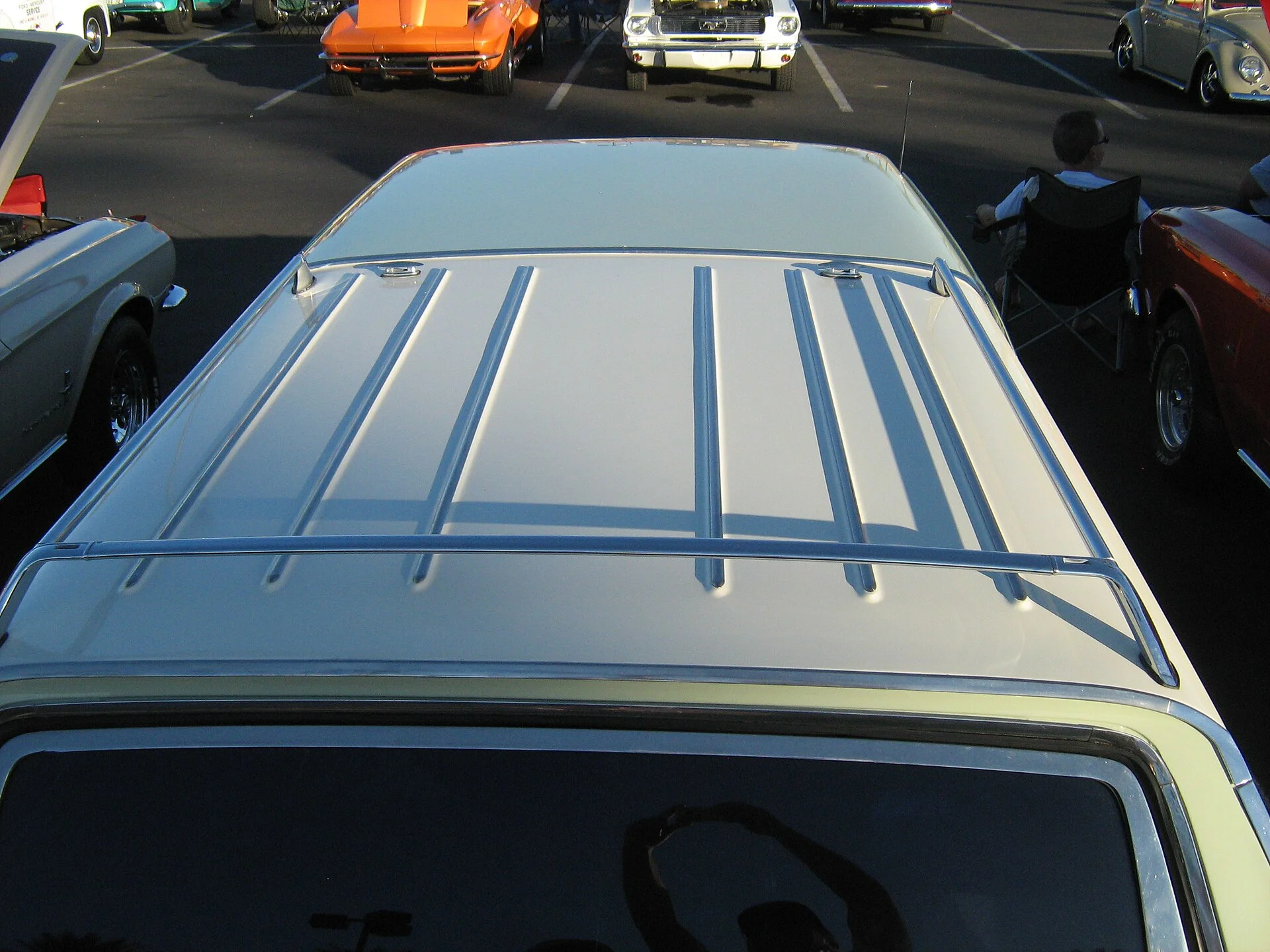 Thule WingBar Evo vs Yakima JetStream: Choosing Crossbars for a Car-Camping Roof