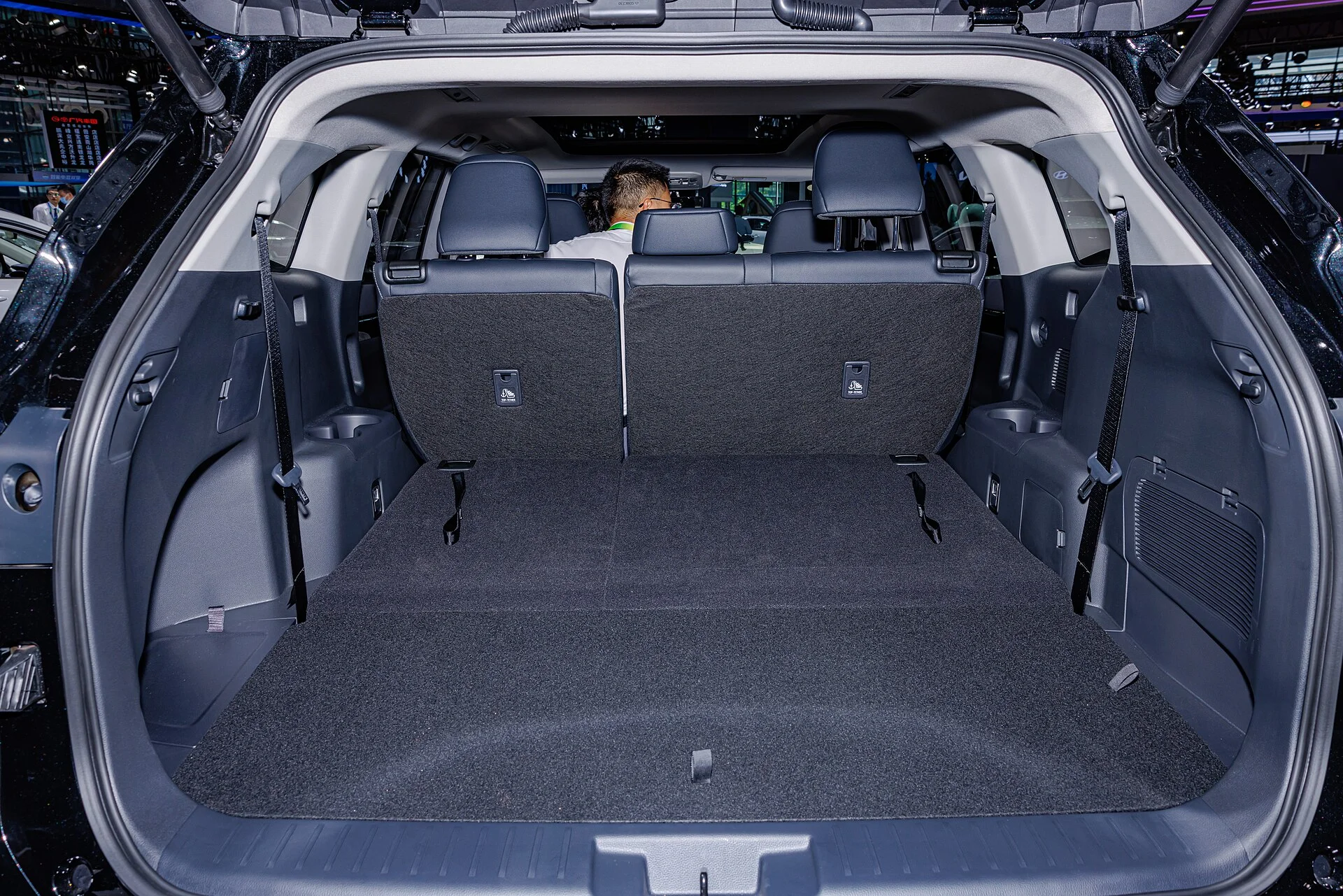 TOYOTA HIGHLANDER (XU70) CHINA VERSION CARGO SPACE