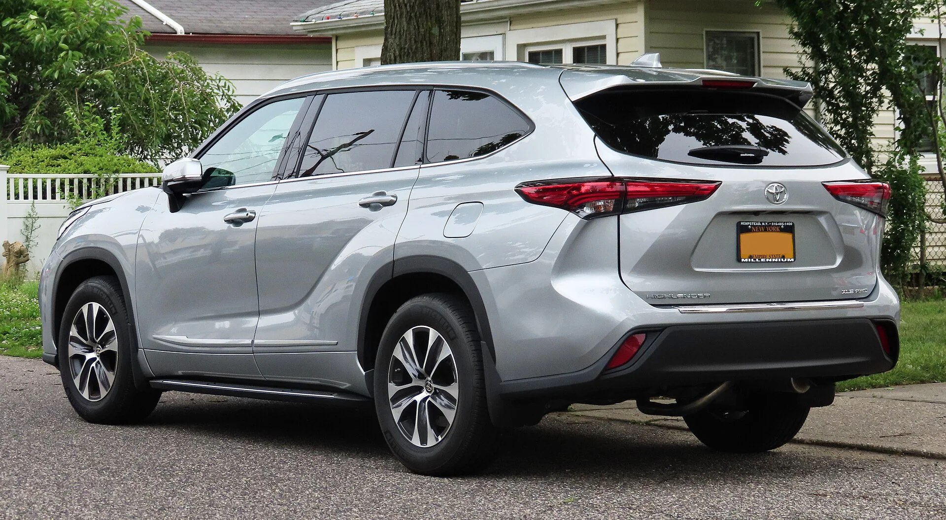 Toyota Highlander XLE — a 2020 Highlander, rear view