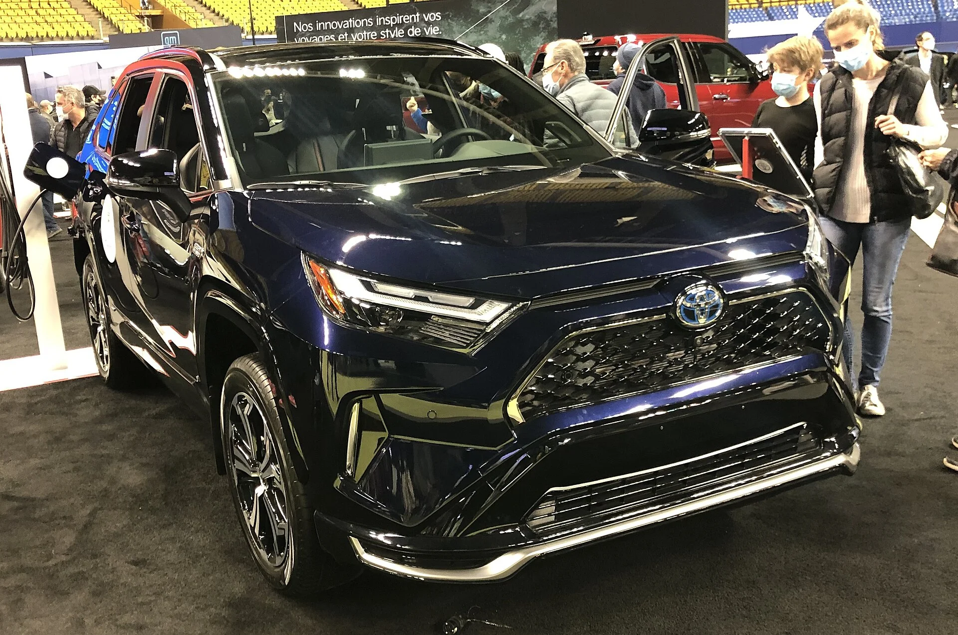 Toyota RAV4 Prime de 2022 au salon des voitures éléctriques de Montréal 2022