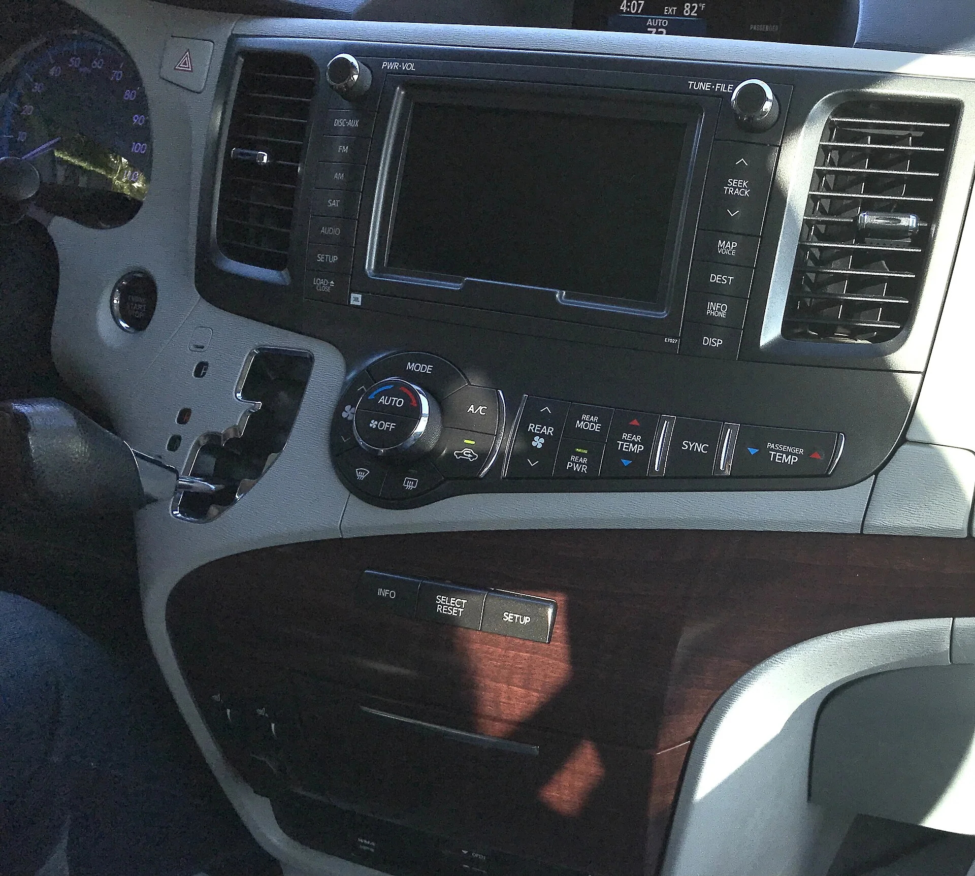 Toyota Sienna (2012) (51103569883)