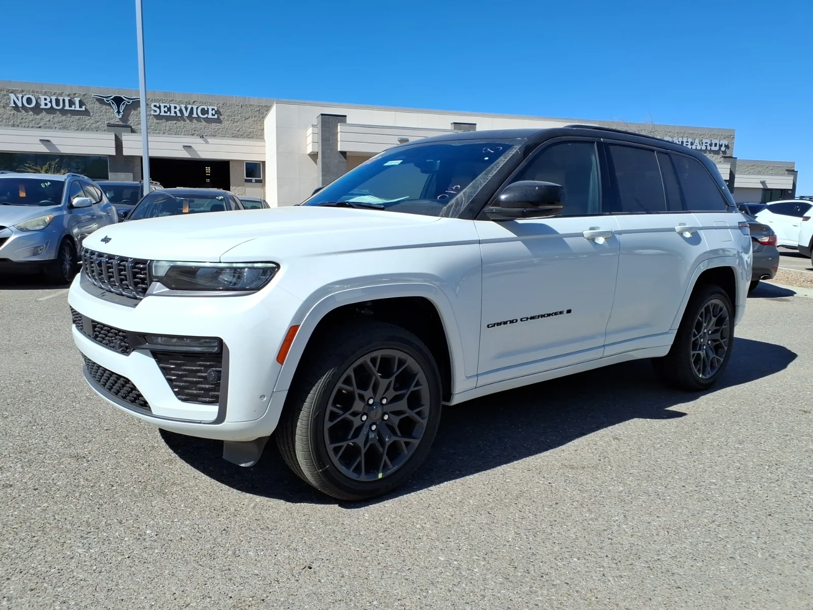 White Jeep Grand Cherokee L, current generation, front three-quarter view