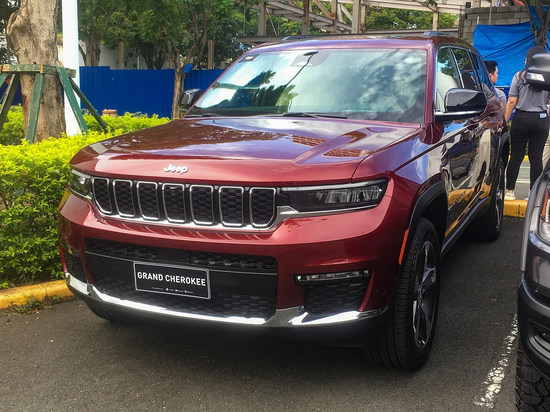 Maroon Jeep Grand Cherokee, current generation, front three-quarter view