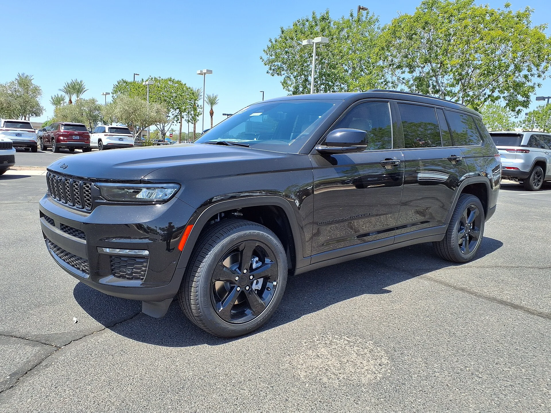 Black Jeep Grand Cherokee L, current generation, side view