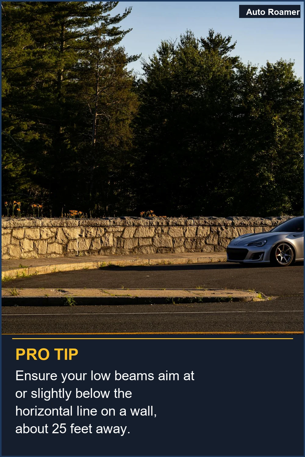 Asegúrate de que las luces de cruce apunten a la línea horizontal en una pared, a unos 7,5 metros de distancia, o ligeramente por debajo.