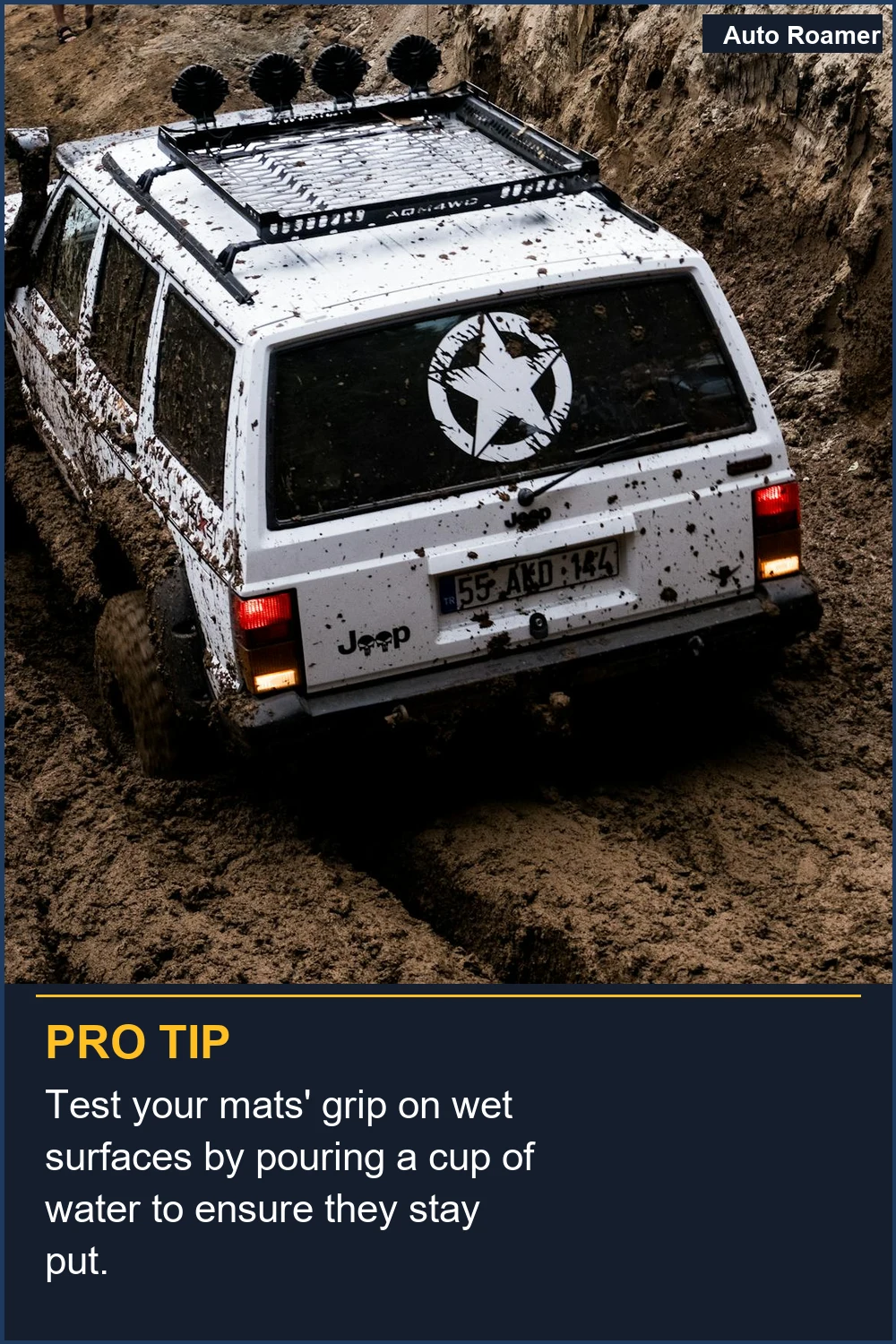 Prueba el agarre de tus alfombrillas en superficies mojadas vertiendo una taza de agua para asegurarte de que permanezcan en su lugar.