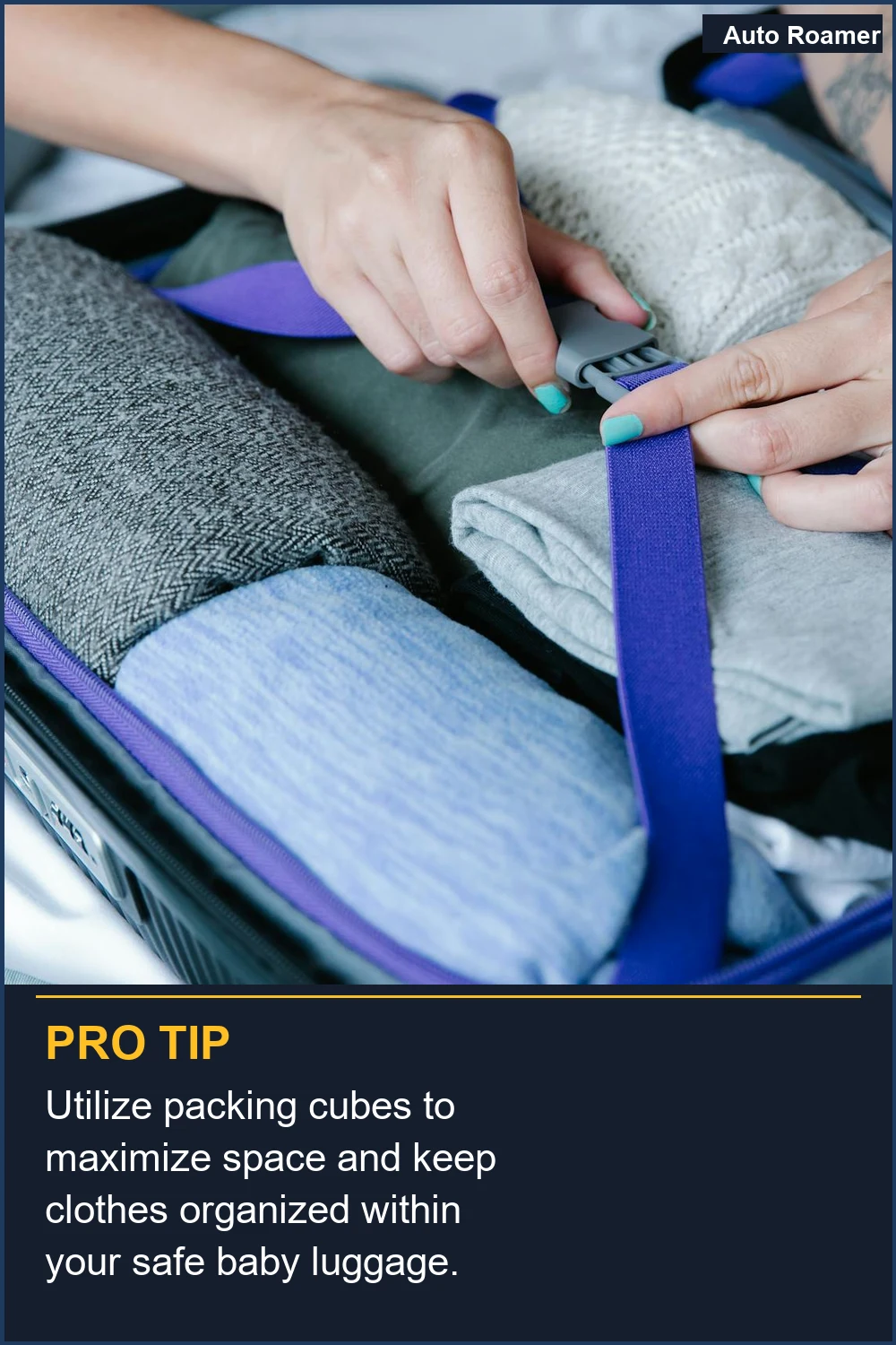 Utiliza cubos de embalaje para maximizar el espacio y mantener la ropa organizada dentro de tu equipaje seguro para bebé.