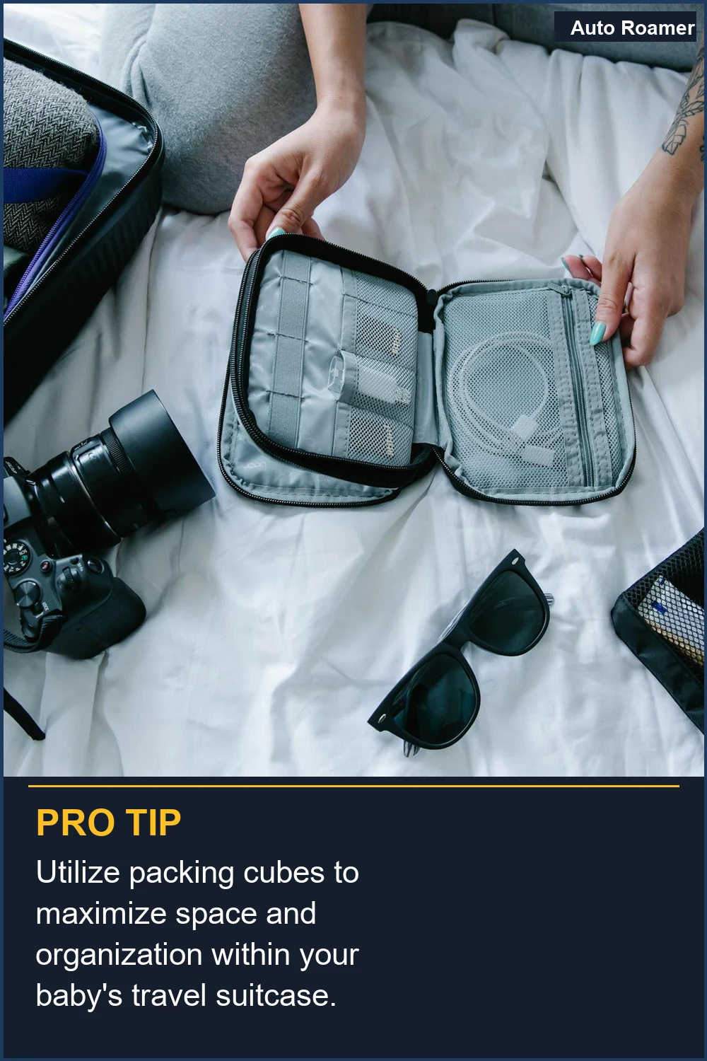 Utiliza cubos de embalaje para maximizar el espacio y la organización dentro de la maleta de viaje de tu bebé.