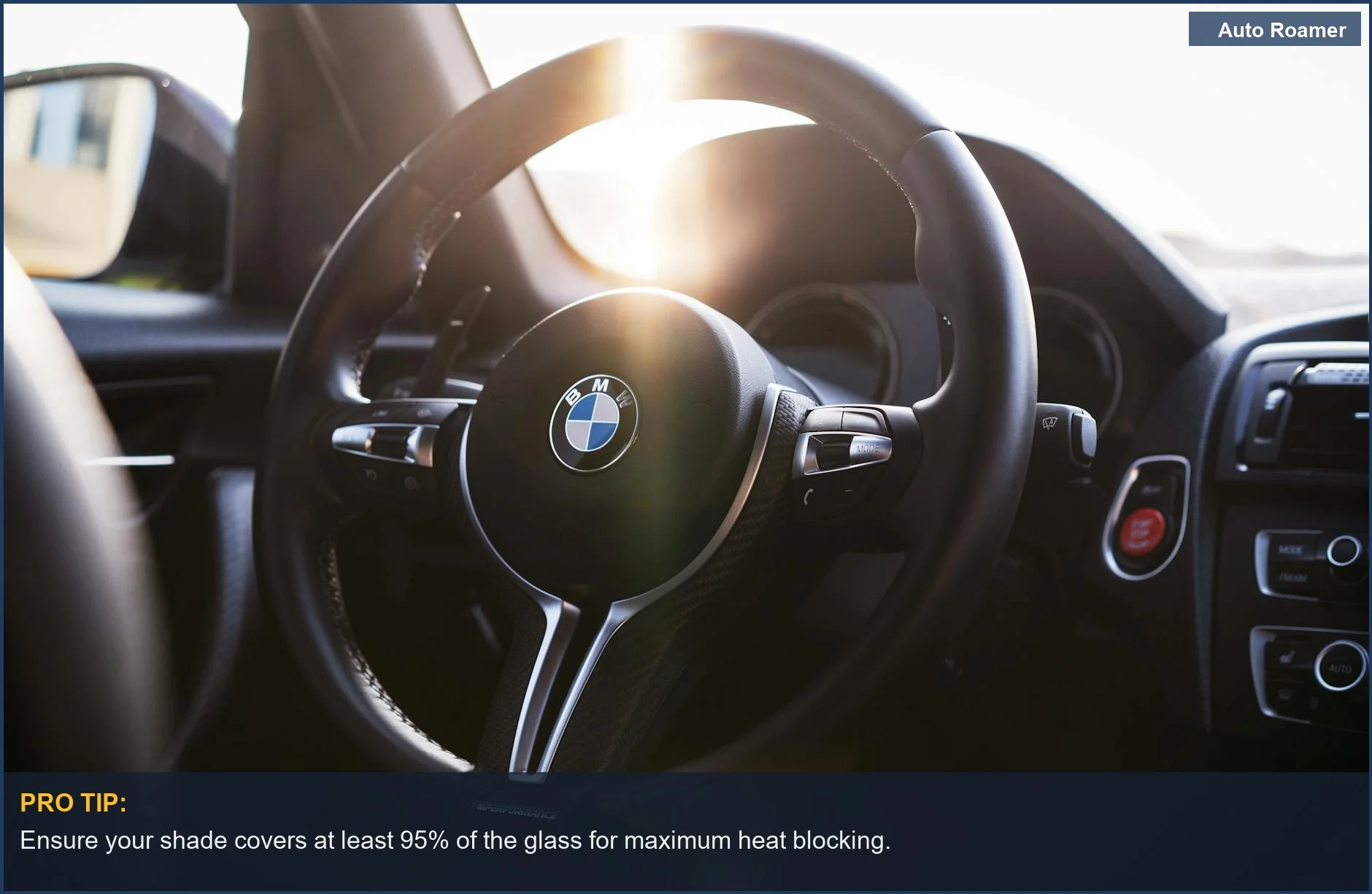 La luz del sol entra en el interior de un BMW de lujo, destacando el volante y la necesidad de un parasol de parabrisas de calidad.