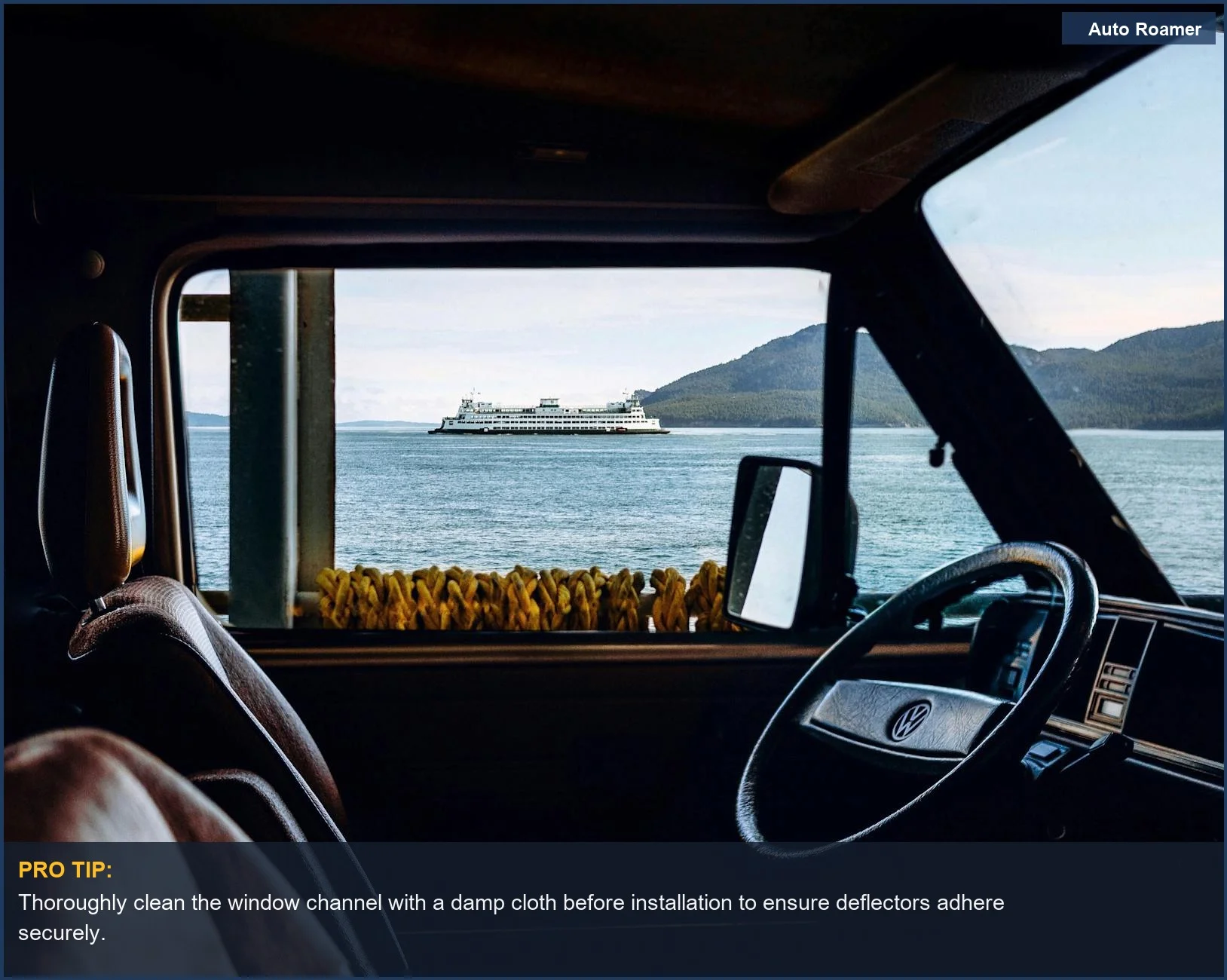 Preparación limpia del canal de la ventanilla para la instalación de los mejores deflectores de ventanilla de coche, asegurando un ajuste seguro.