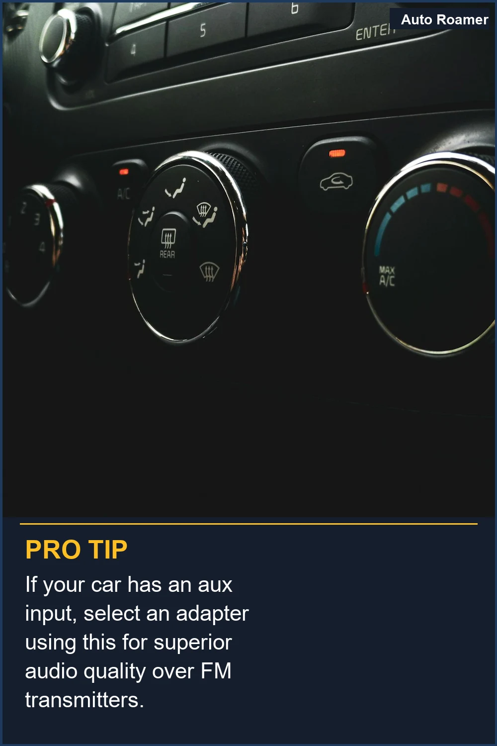 Si tu coche tiene una entrada auxiliar, selecciona un adaptador que la utilice para obtener una calidad de audio superior a la de los transmisores FM.