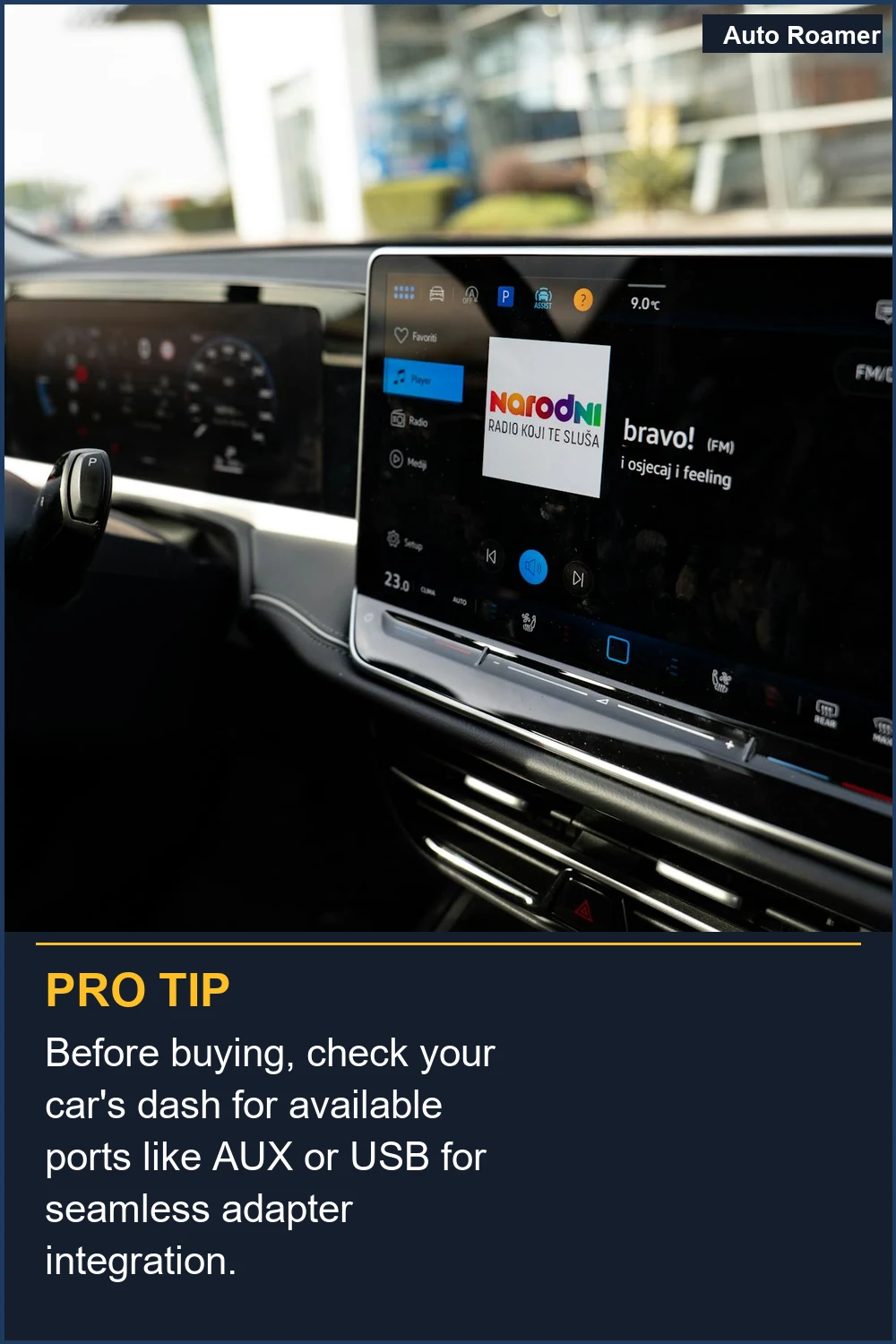 Antes de comprar, revisa el salpicadero de tu coche en busca de puertos disponibles como AUX o USB para una integración perfecta del adaptador.