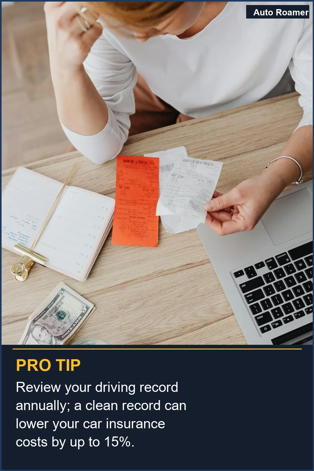 Revisa tu historial de conducción anualmente; un historial limpio puede reducir tus costes de seguro de coche hasta en un 15%.