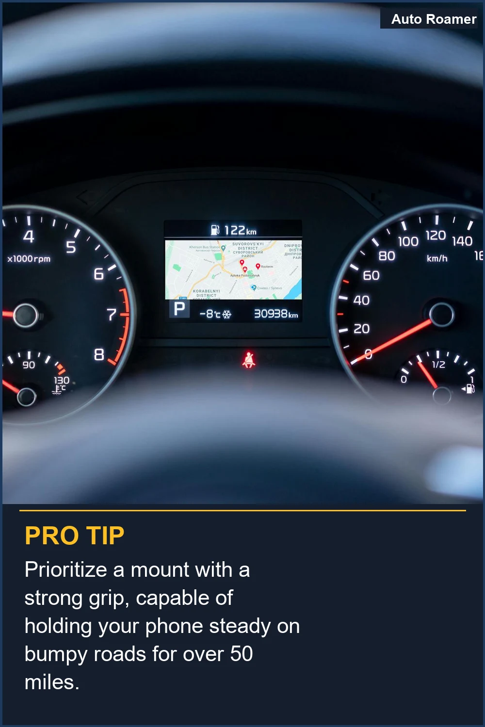 Prioriza un soporte con un agarre fuerte, capaz de mantener tu teléfono estable en carreteras con baches durante más de 50 millas.