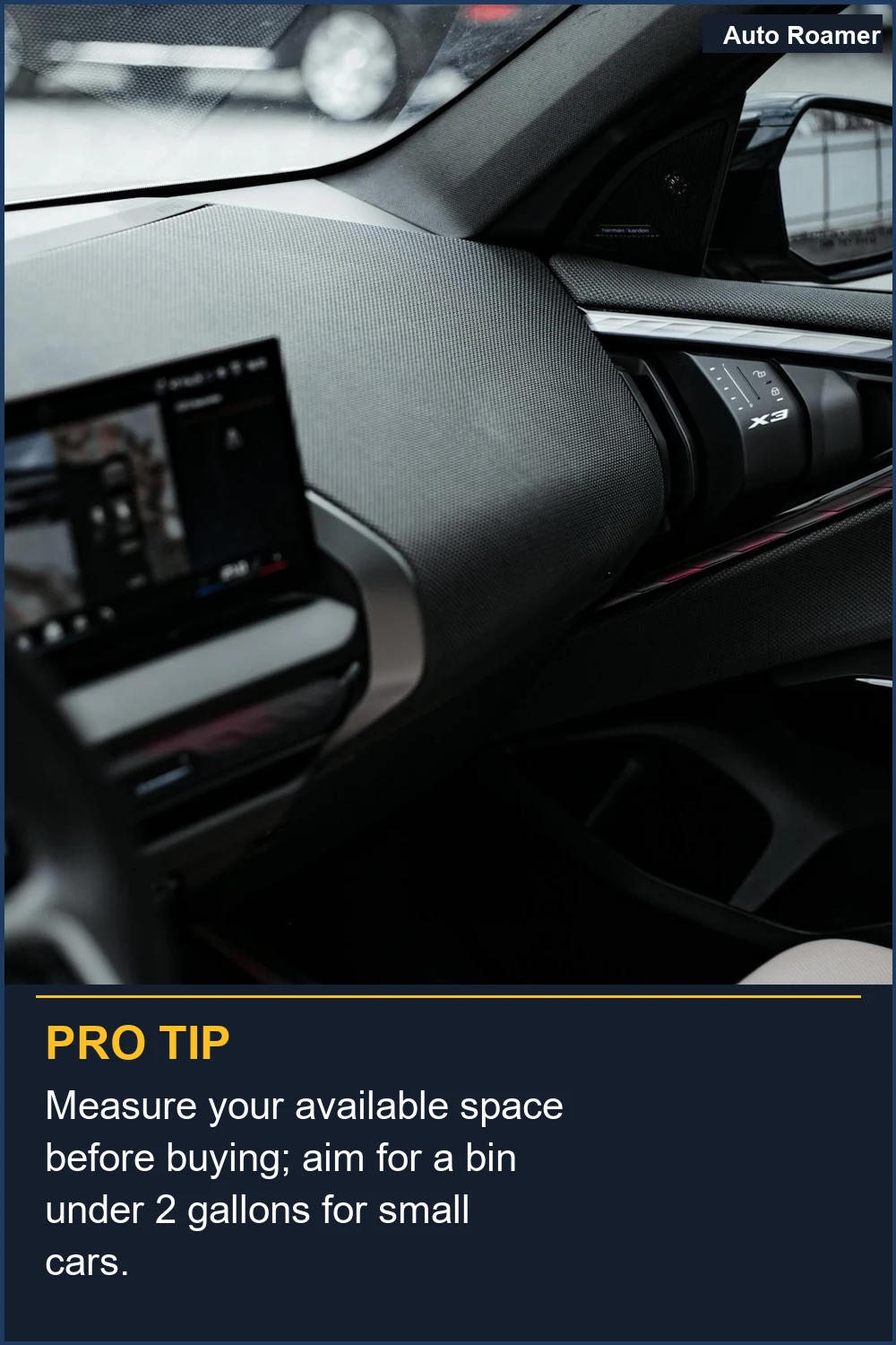 Mide el espacio disponible antes de comprar; apunta a un cubo de menos de 2 galones para coches pequeños.